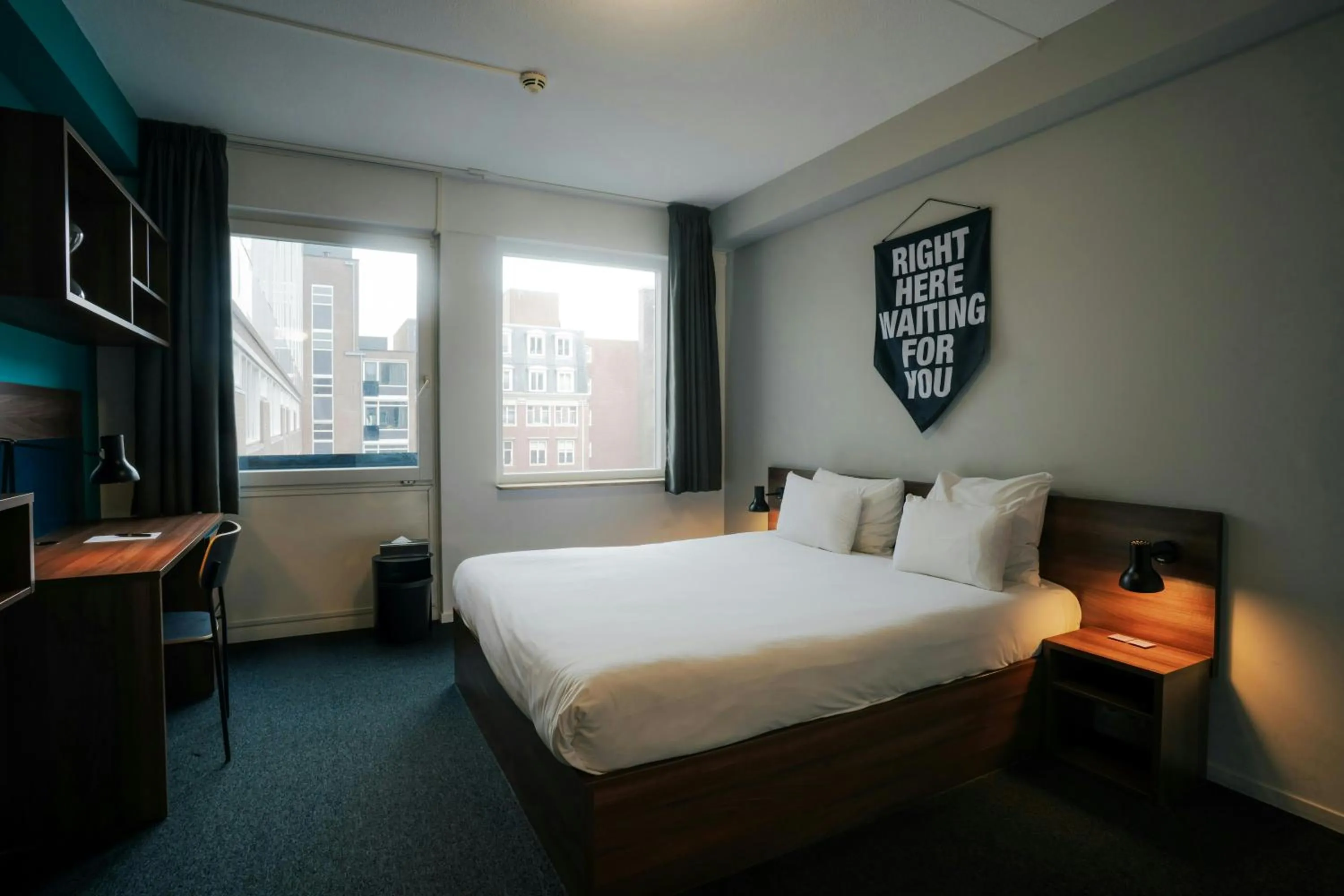 Shower, Bed in The Social Hub The Hague