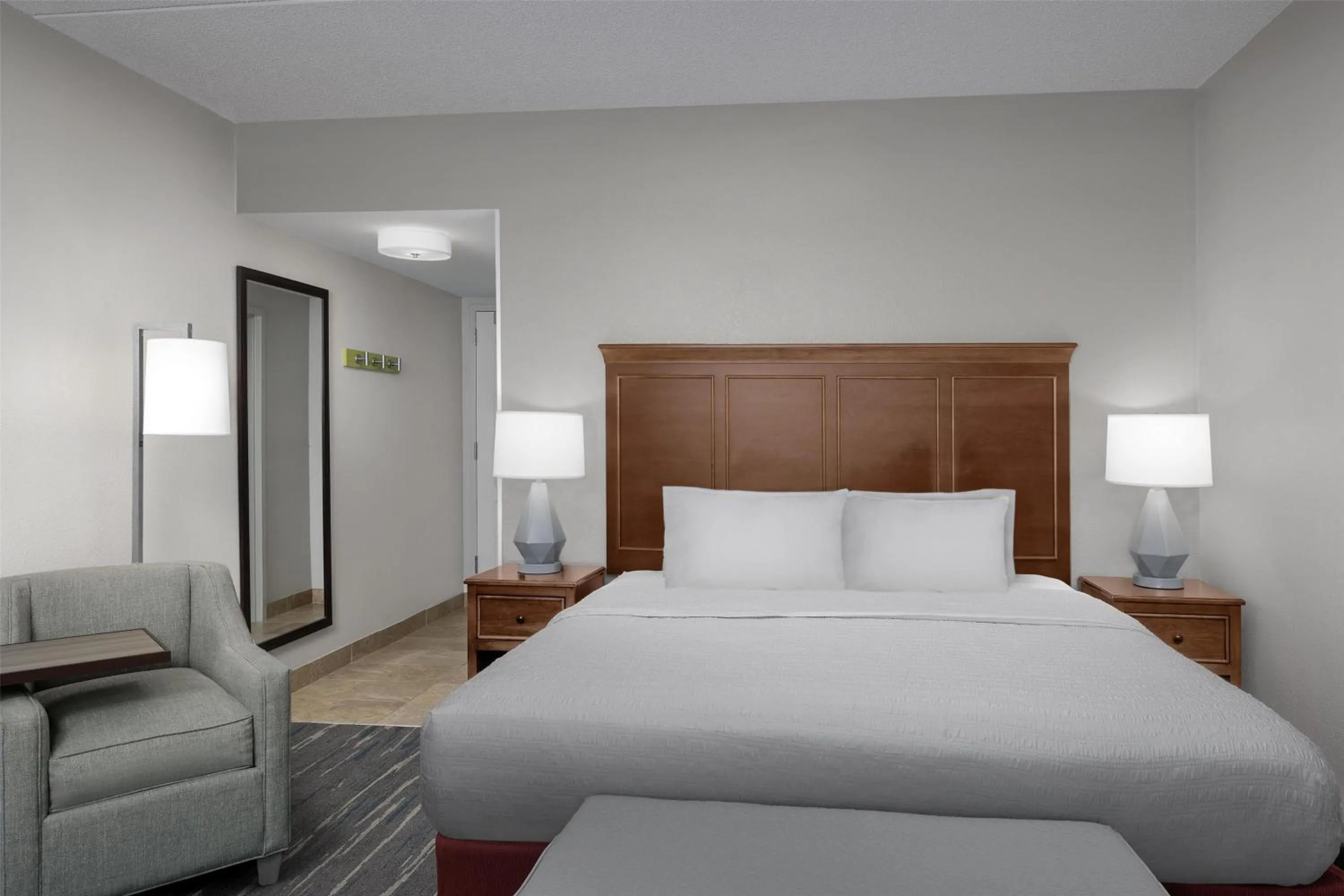 Bed in Hampton Inn and Suites Lynchburg