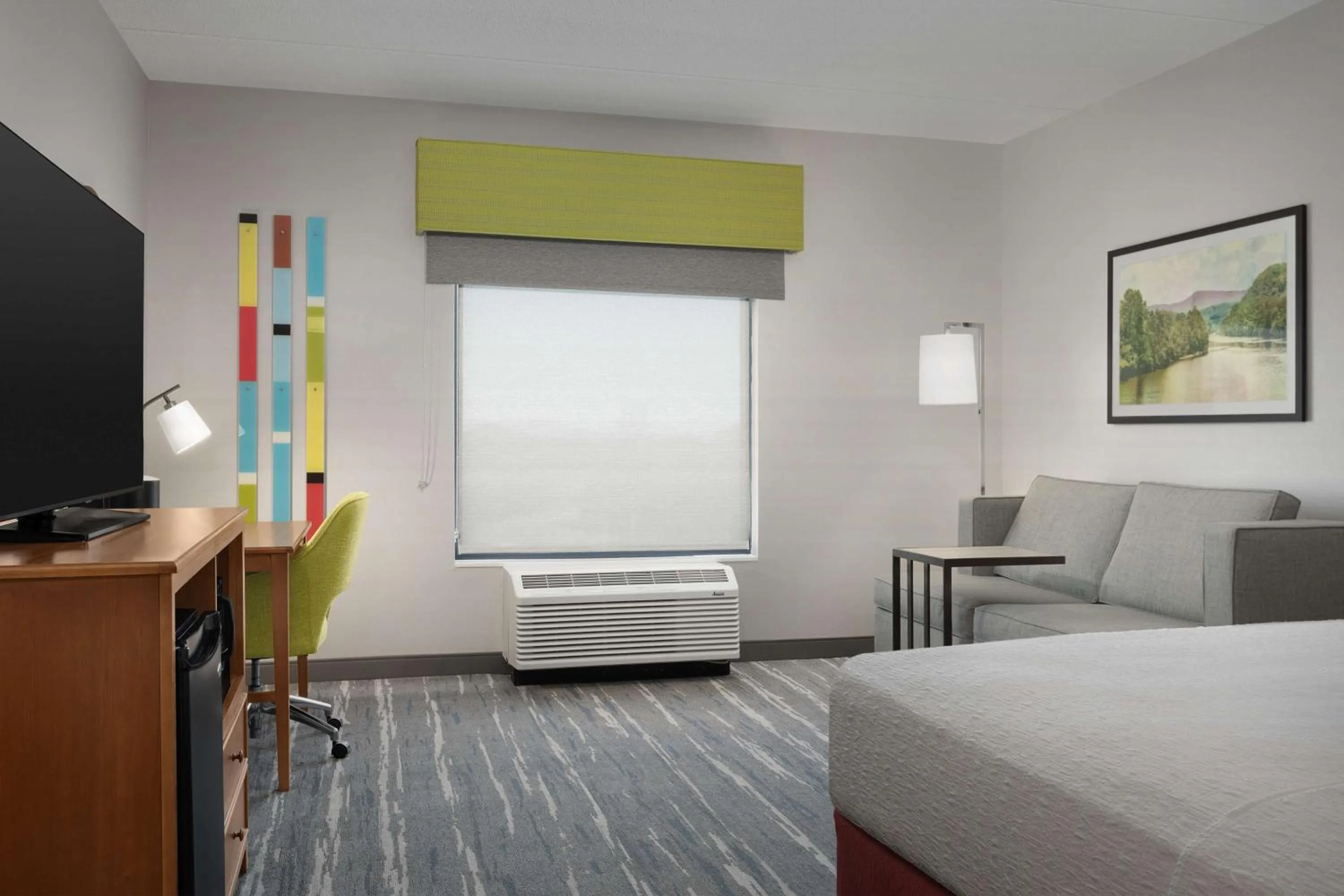 Living room, Bed in Hampton Inn and Suites Lynchburg