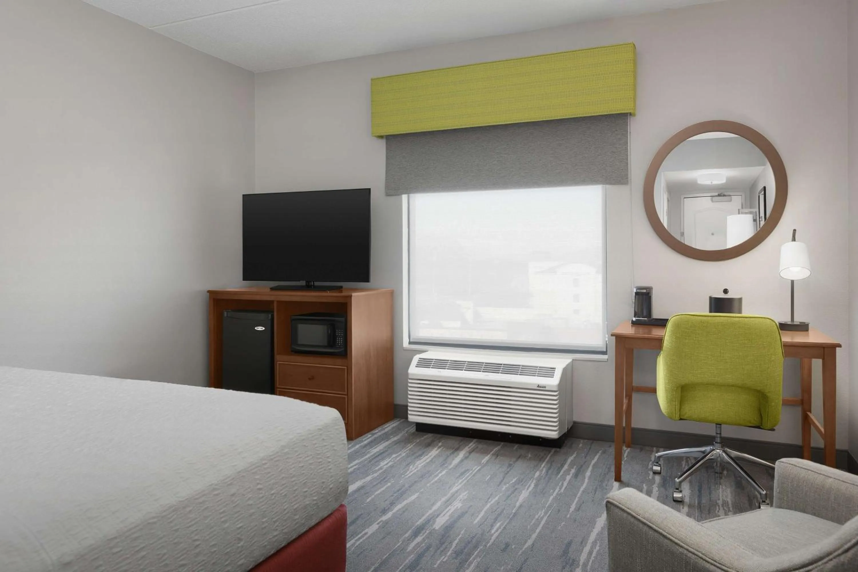 Bedroom, Bed in Hampton Inn and Suites Lynchburg