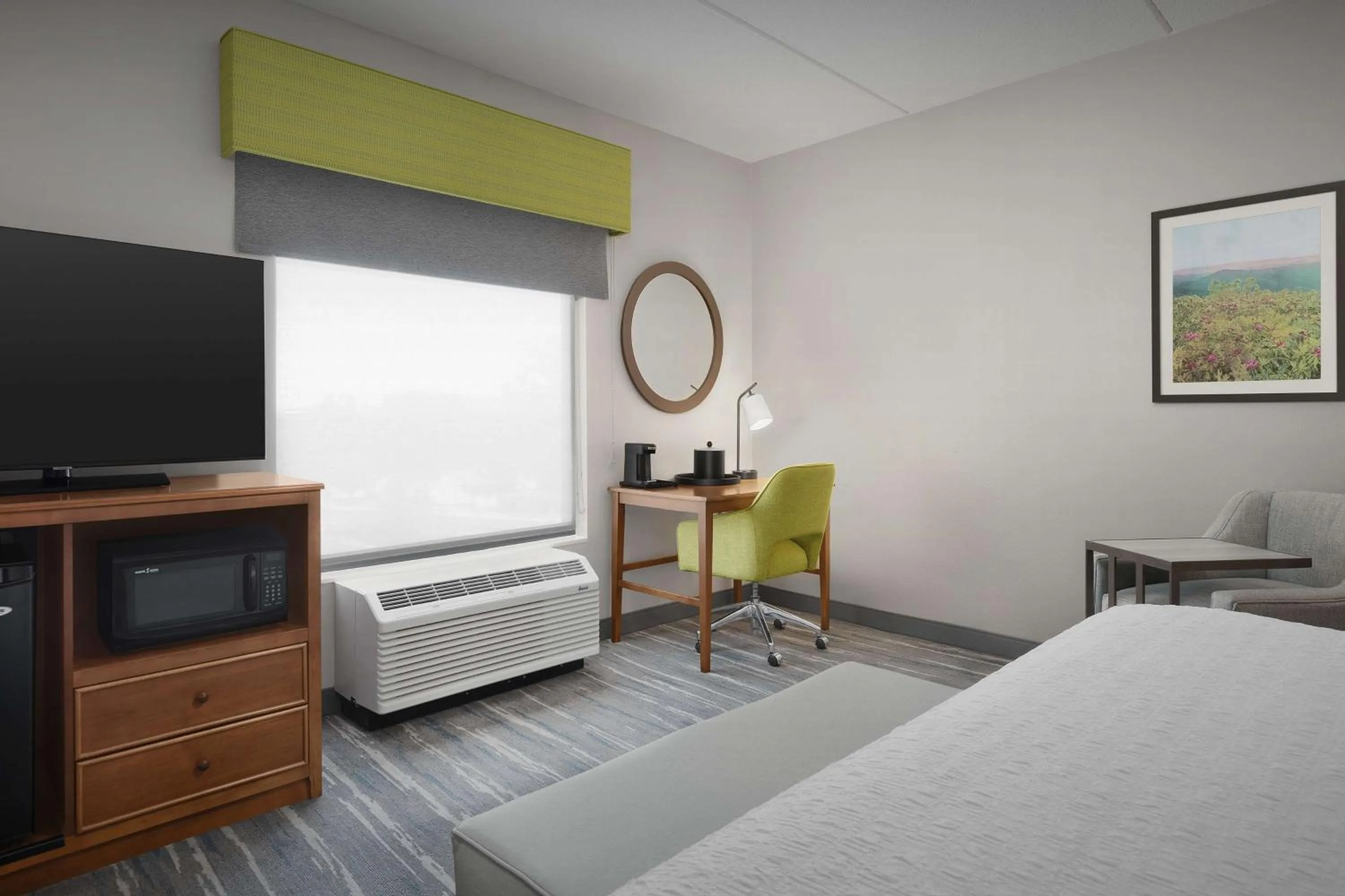 Bedroom, Bed in Hampton Inn and Suites Lynchburg