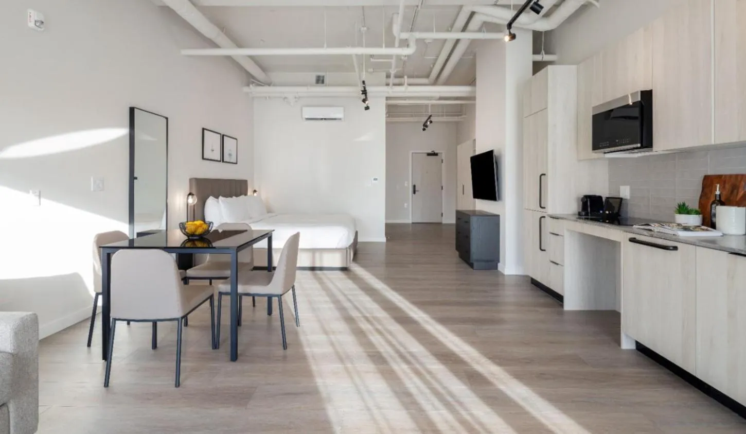 Bedroom in Steveston Waterfront Hotel