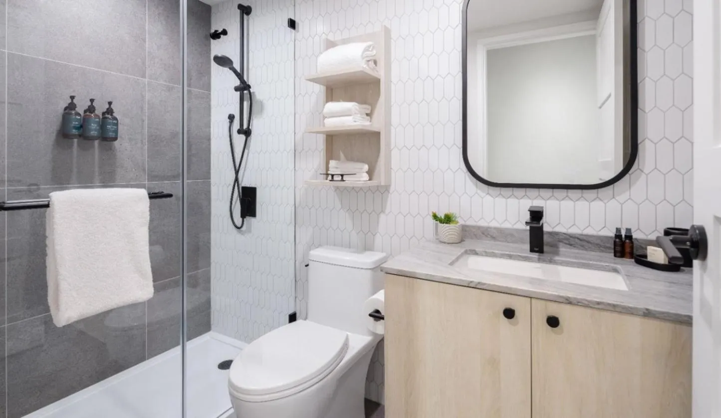 Bathroom in Steveston Waterfront Hotel