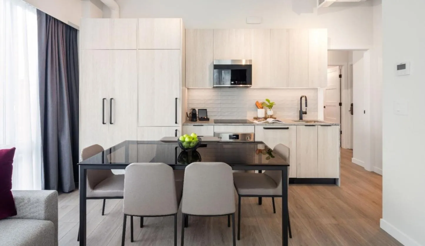Kitchen or kitchenette in Steveston Waterfront Hotel