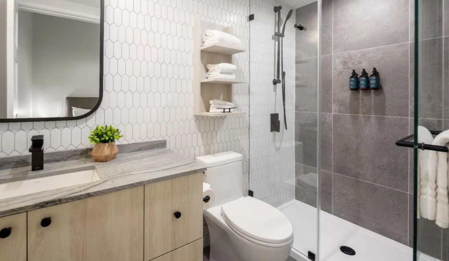 Bathroom in Steveston Waterfront Hotel