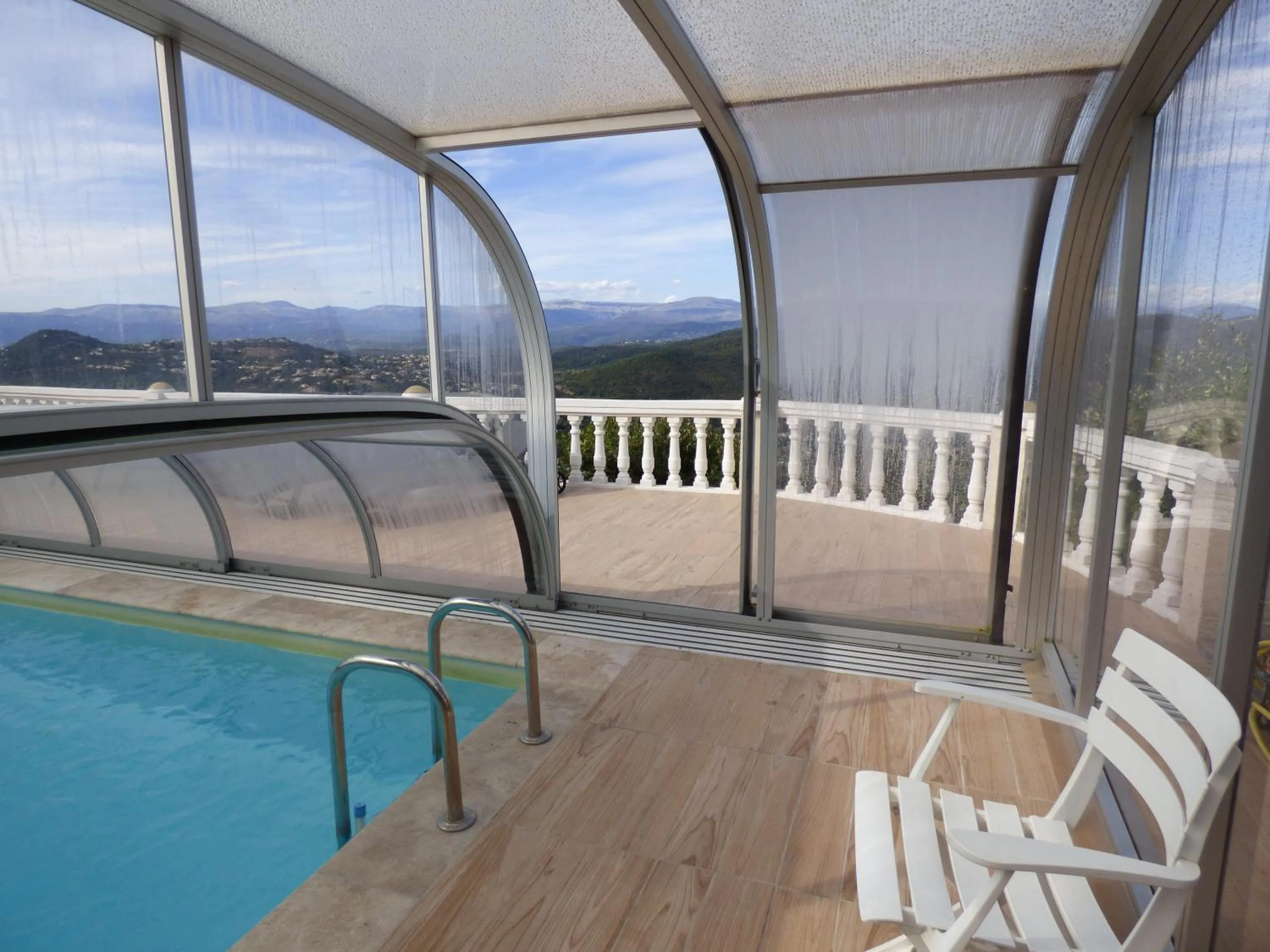 Swimming pool in Chambre d'Hôtes avec kitchenette Vue Mer et montagnes L'Estérel Panoramique