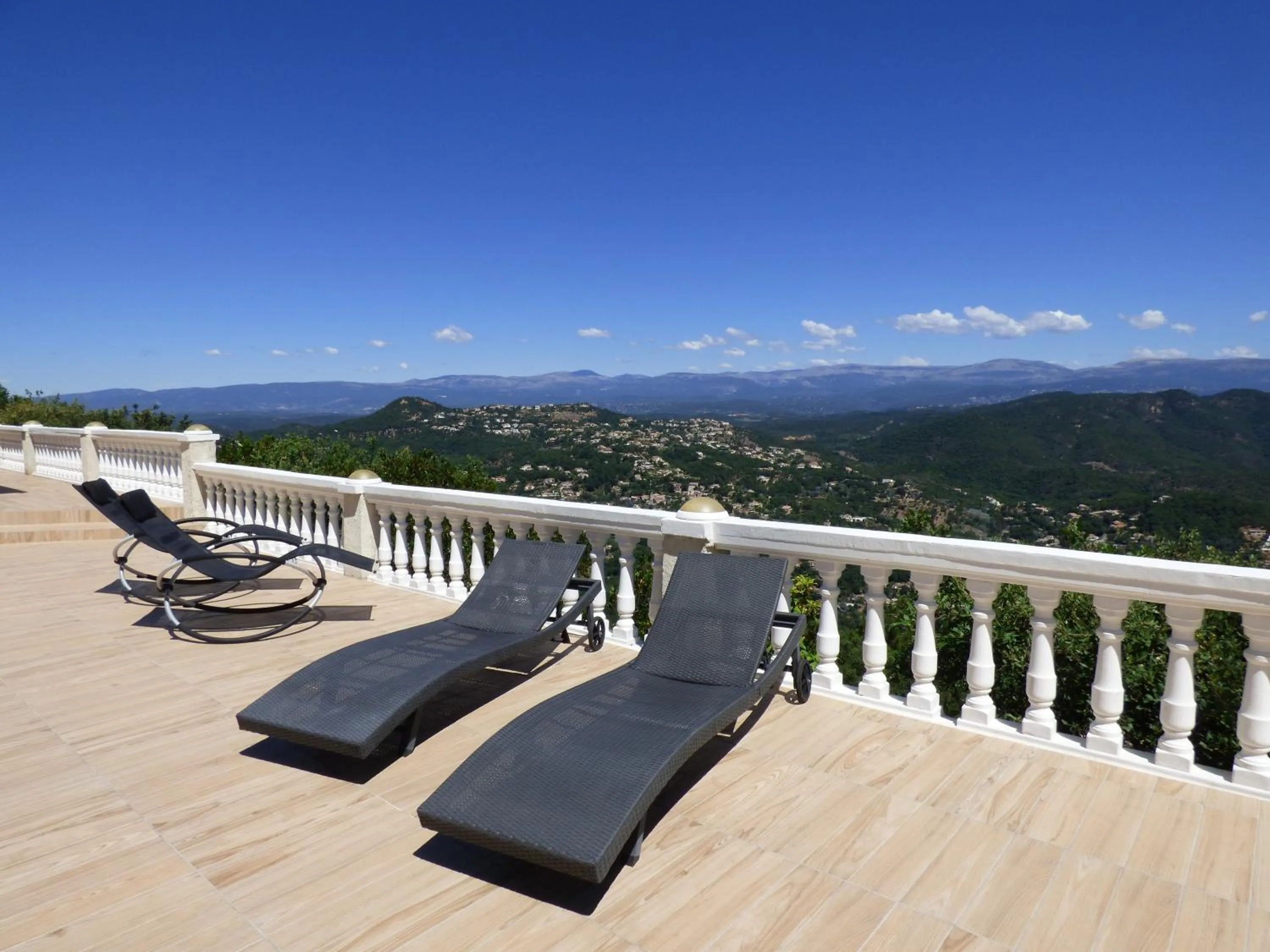 Balcony/Terrace in Chambre d'Hôtes avec kitchenette Vue Mer et montagnes L'Estérel Panoramique