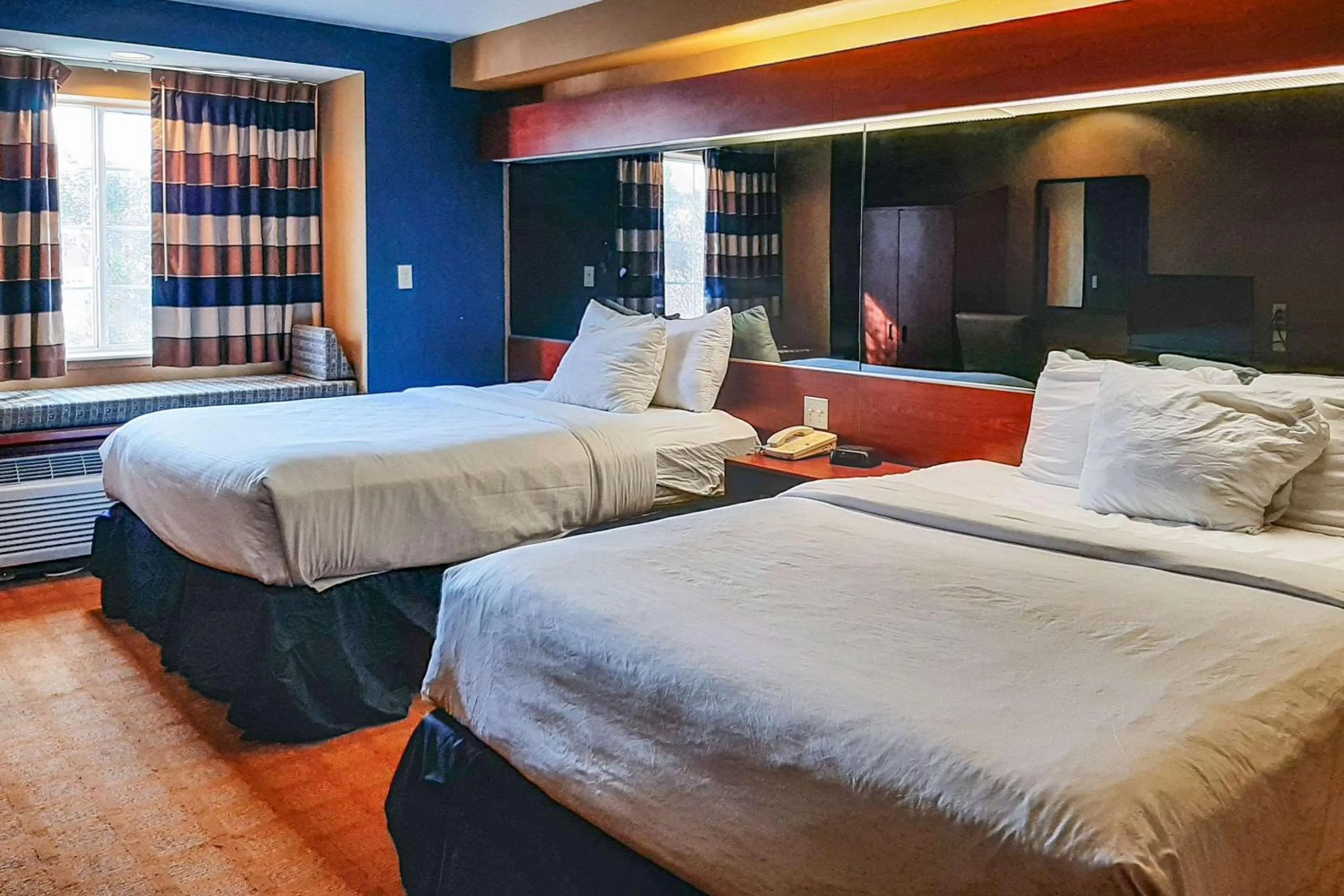 Bedroom, Bed in Starkville Inn & Suites