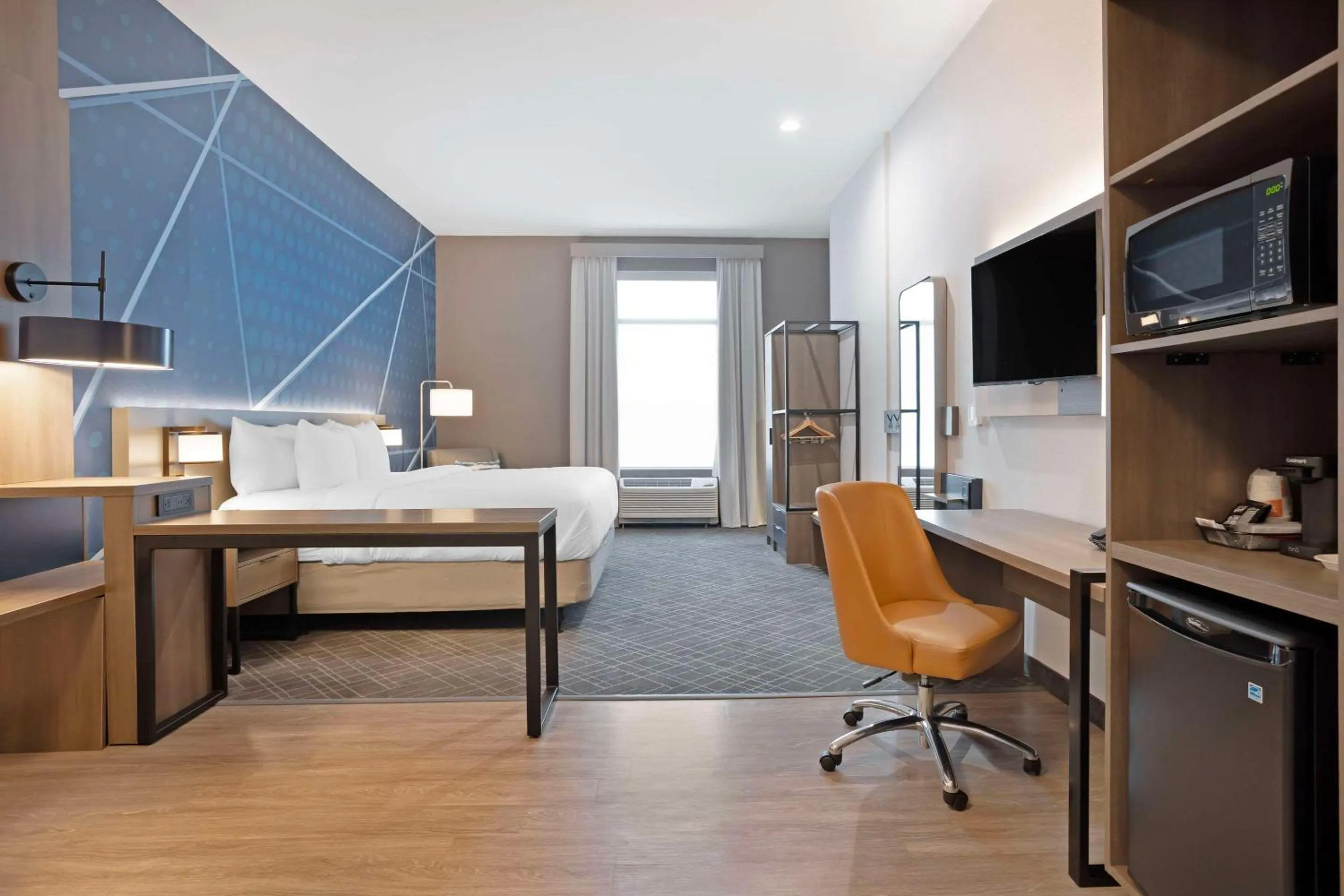 Bed in Comfort Inn & Suites Mountain Grove US-60