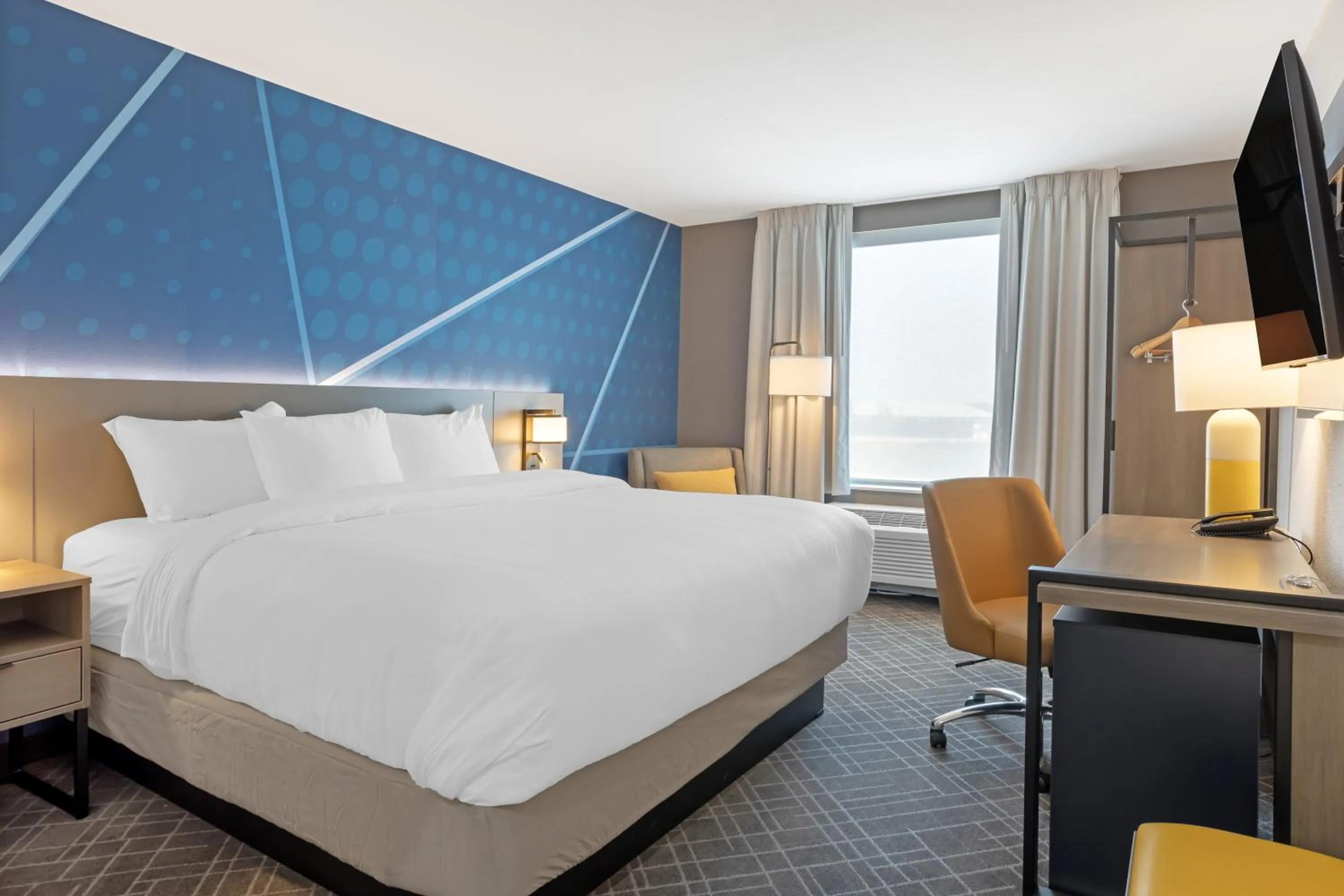 Bed in Comfort Inn & Suites Mountain Grove US-60