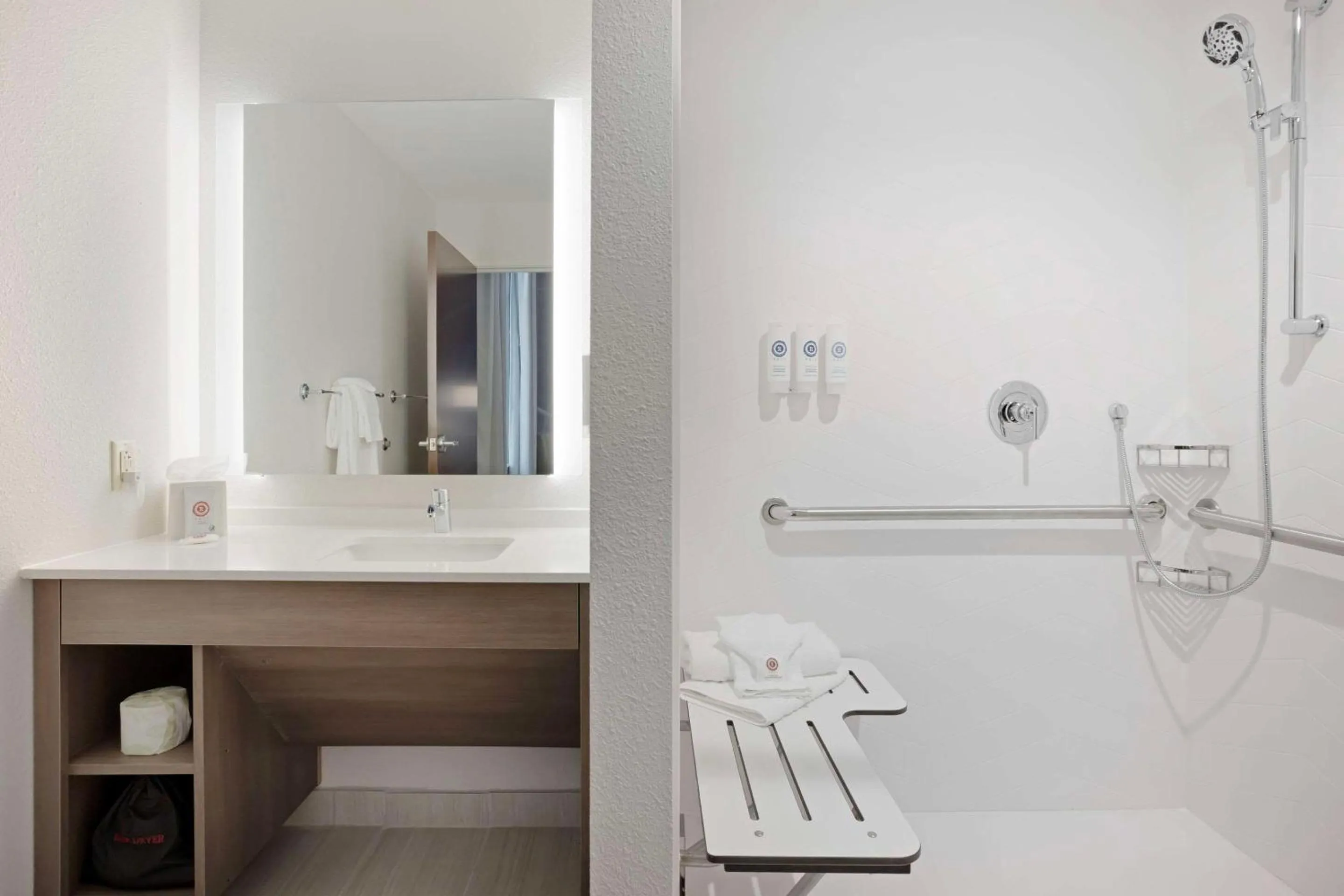 Bedroom in Comfort Inn & Suites Mountain Grove US-60