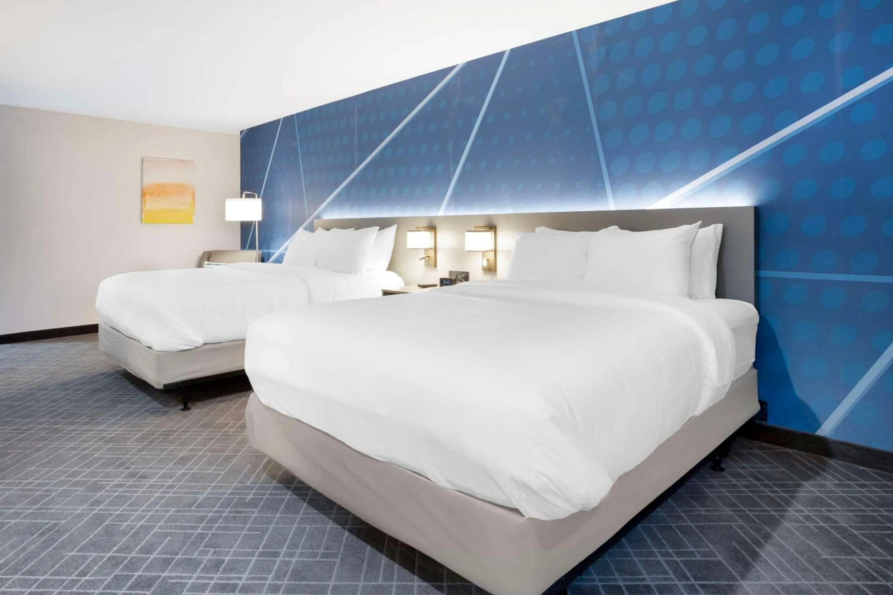 Bed in Comfort Inn & Suites Mountain Grove US-60