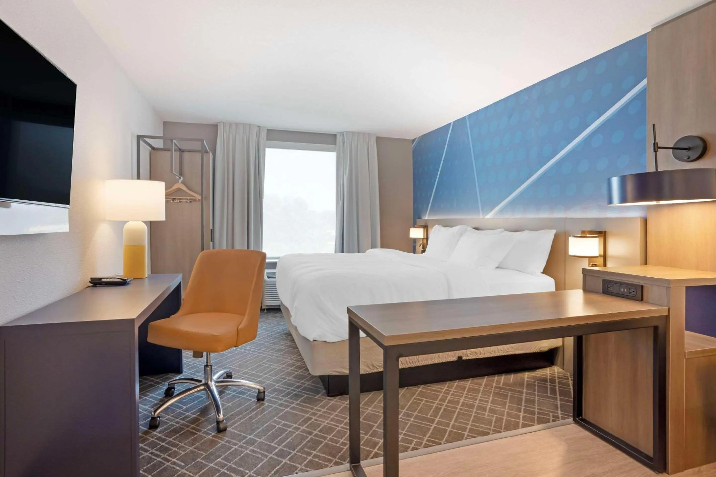 Bed in Comfort Inn & Suites Mountain Grove US-60