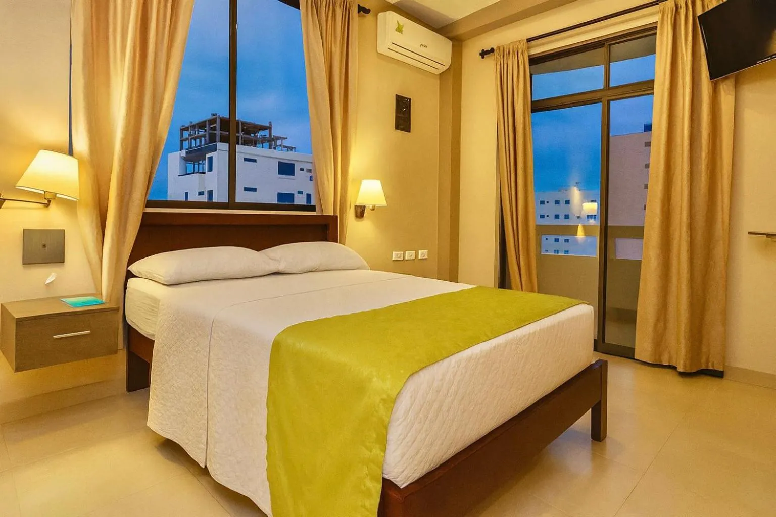 Bedroom, Bed in HOTEL MANTA BEACH MADRIGAL