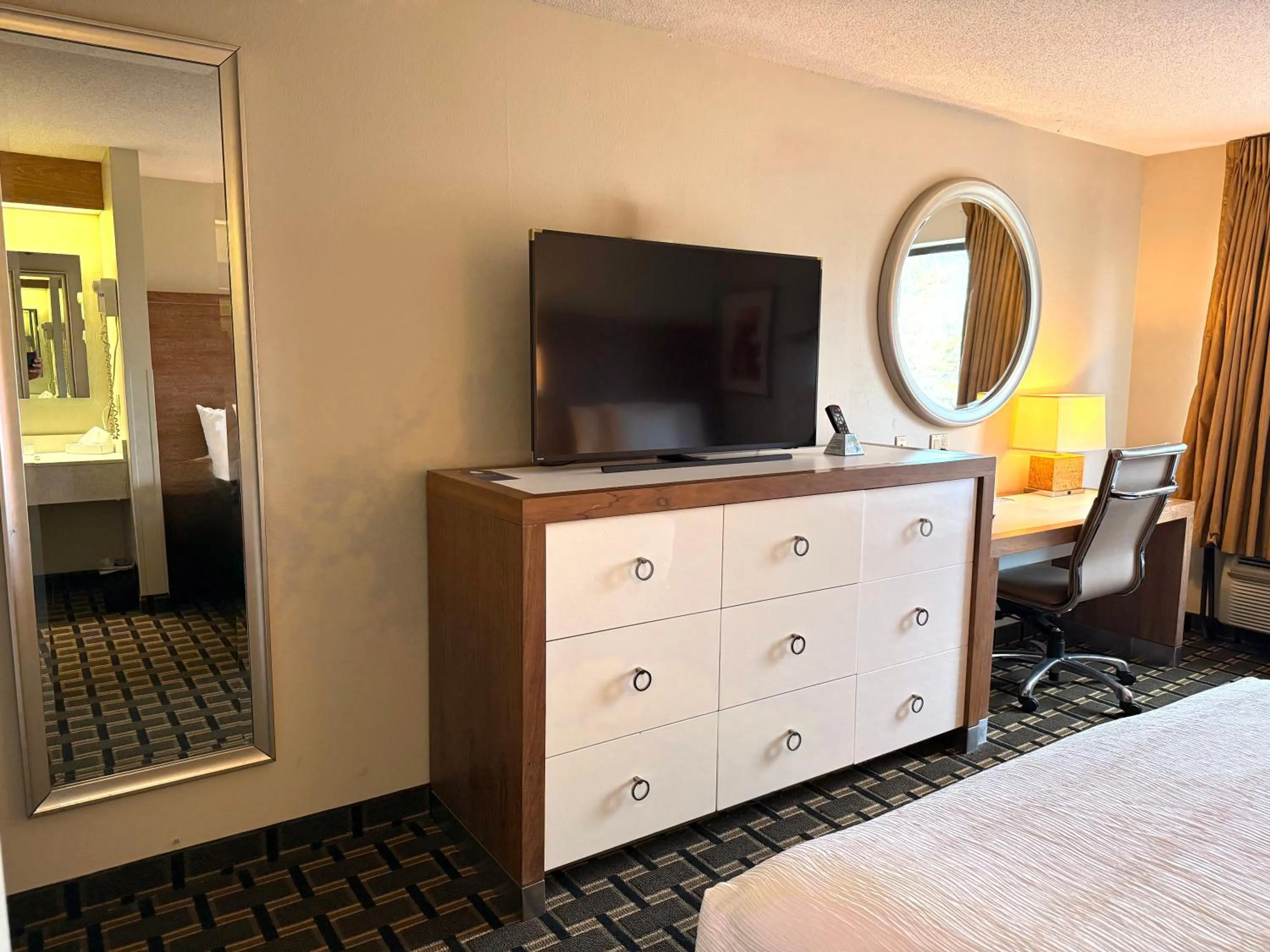 TV and multimedia in Edn Hotel