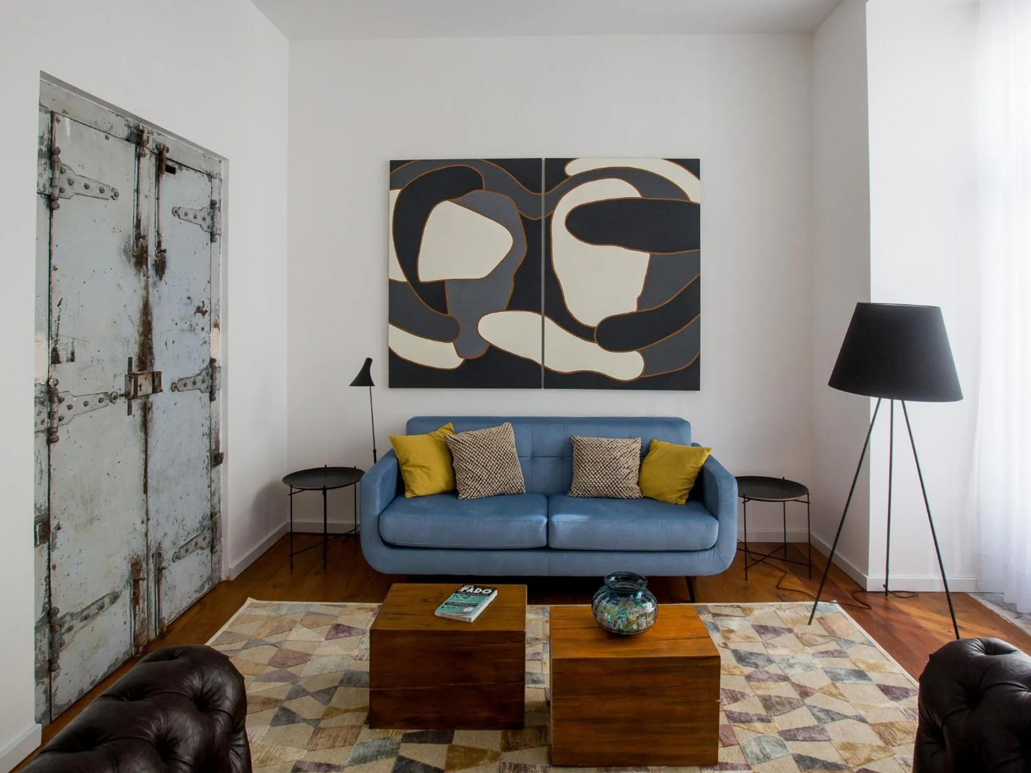 Communal lounge/ TV room in The 8 - Downtown Suites