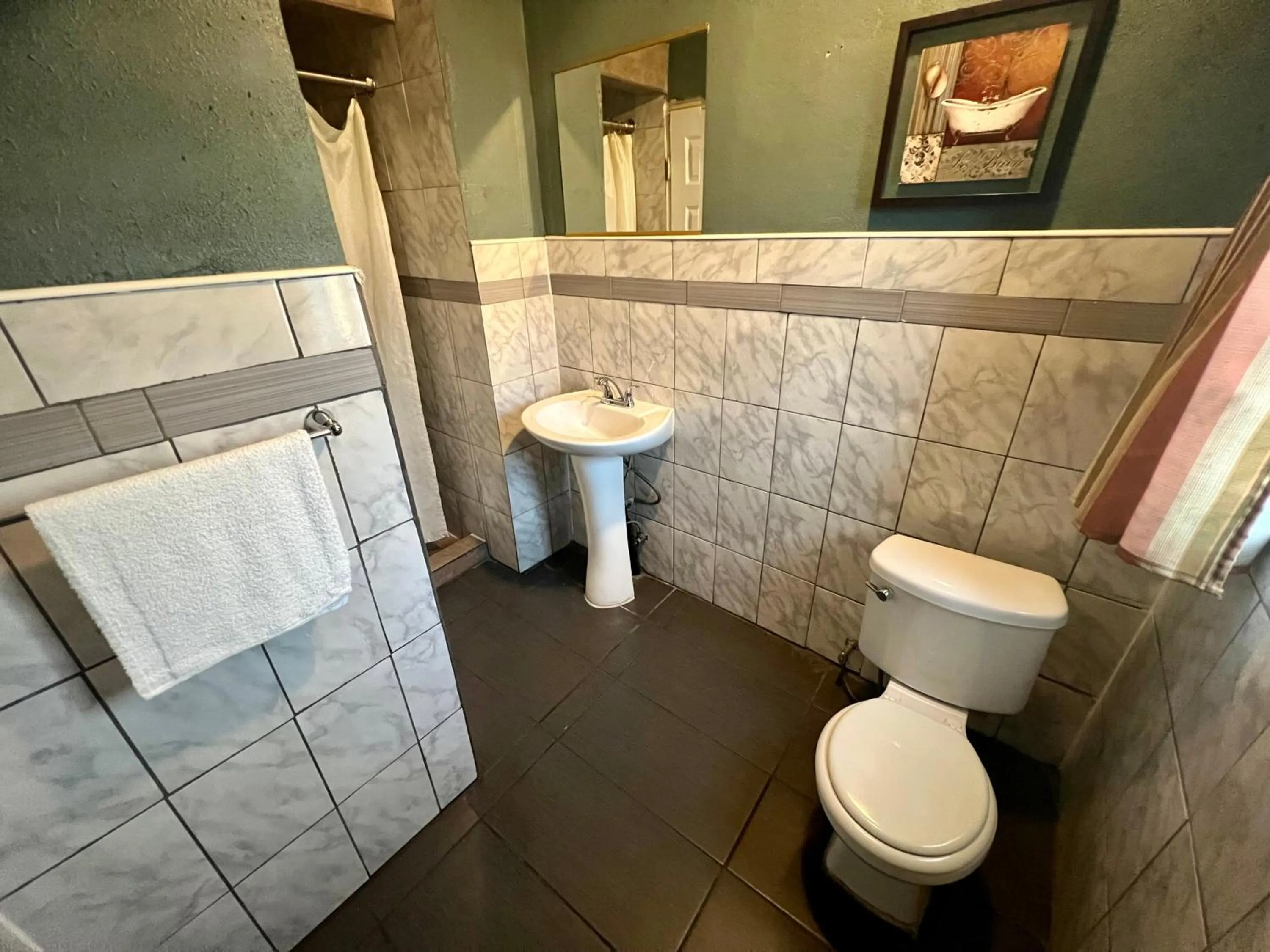 Super Inn motel By Downtown Pomona