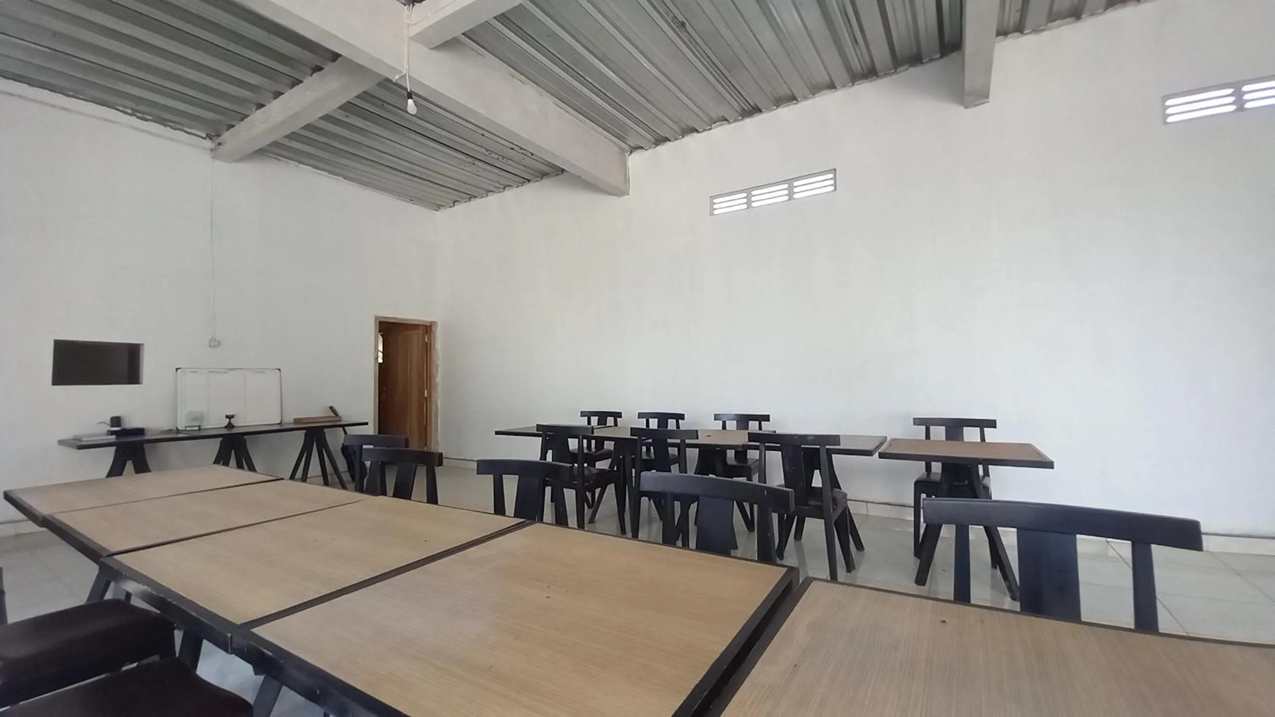 Restaurant/places to eat in Sisilia Hotel