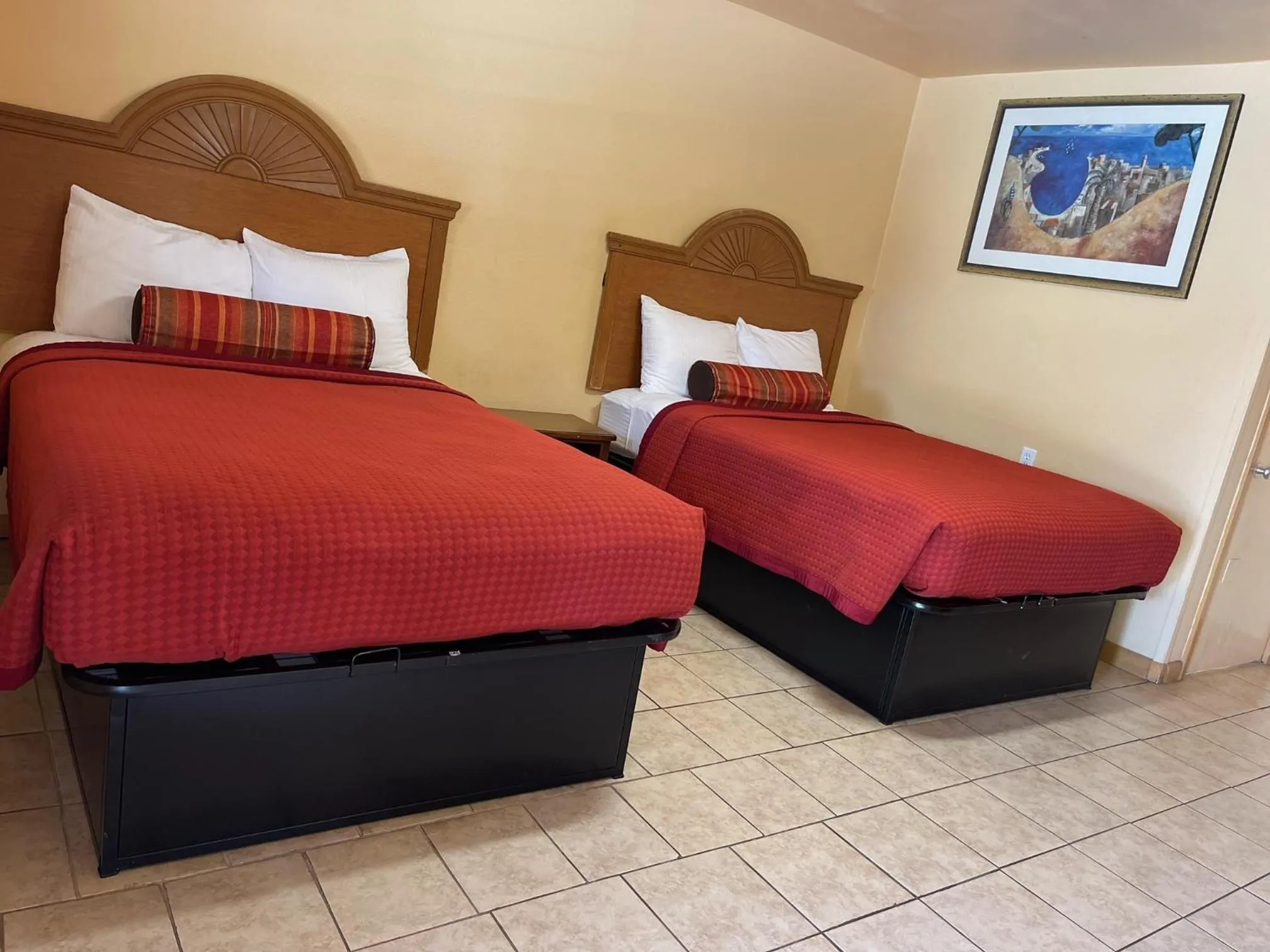 Bedroom, Bed in Budget Inn