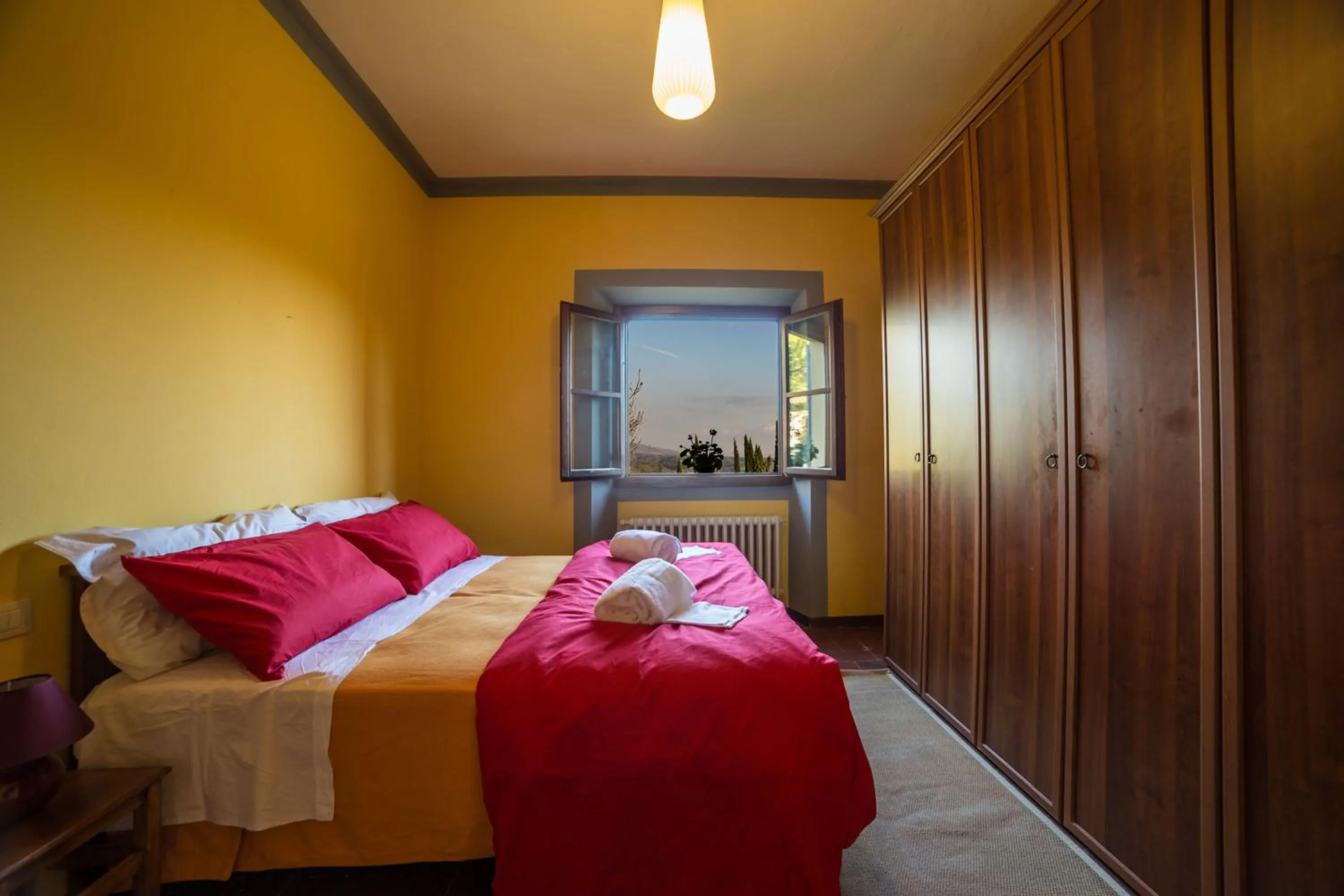 Bed in Fattoria Pagnana Suites & Pool