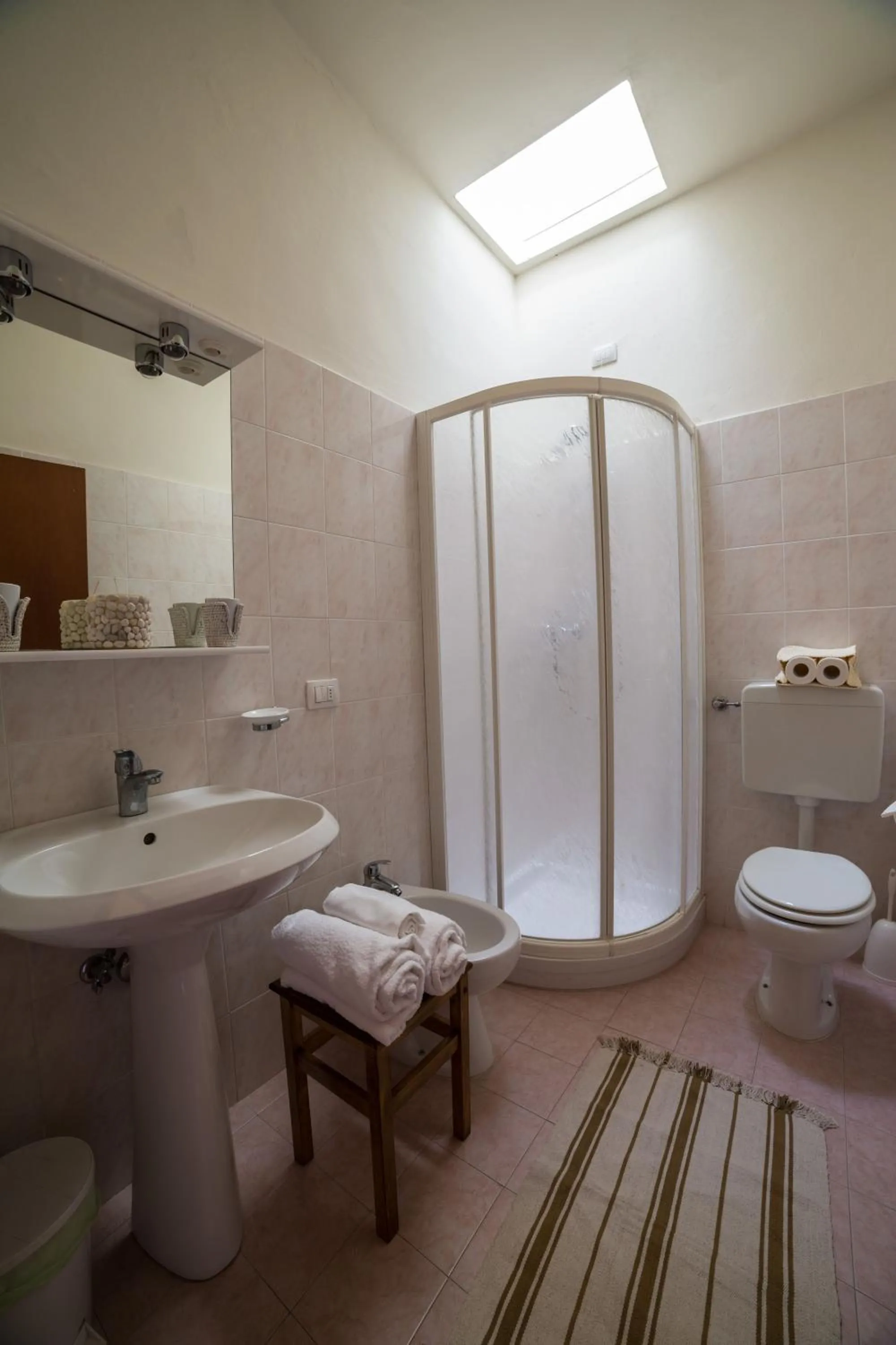 Shower in Fattoria Pagnana Suites & Pool