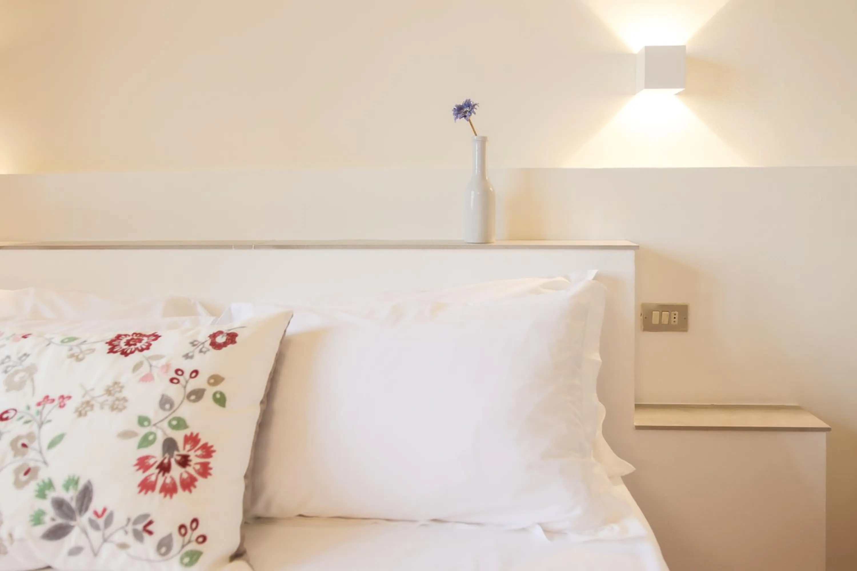 Bed in Fattoria Pagnana Suites & Pool