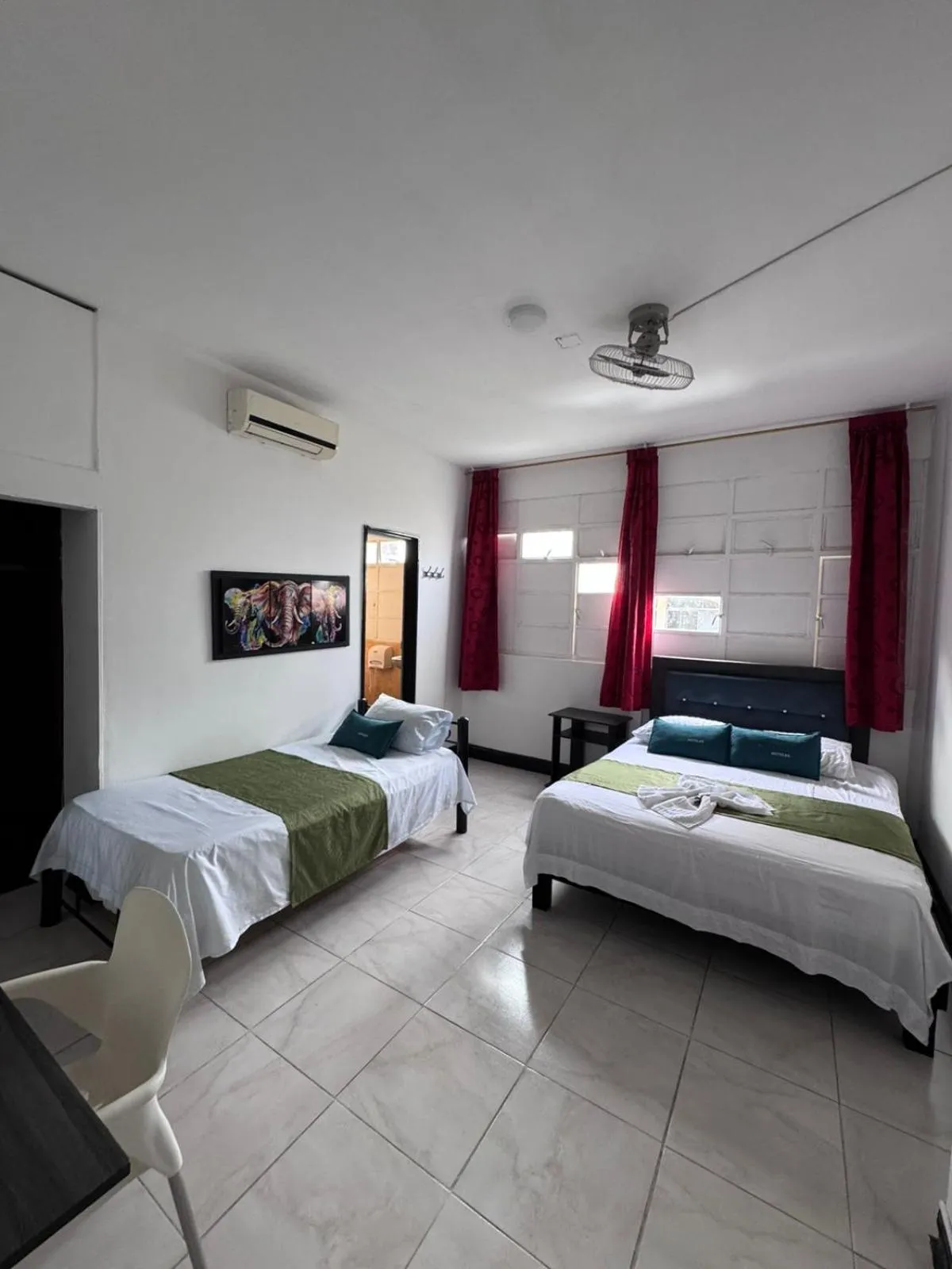 Bed in Hotel Sion Real