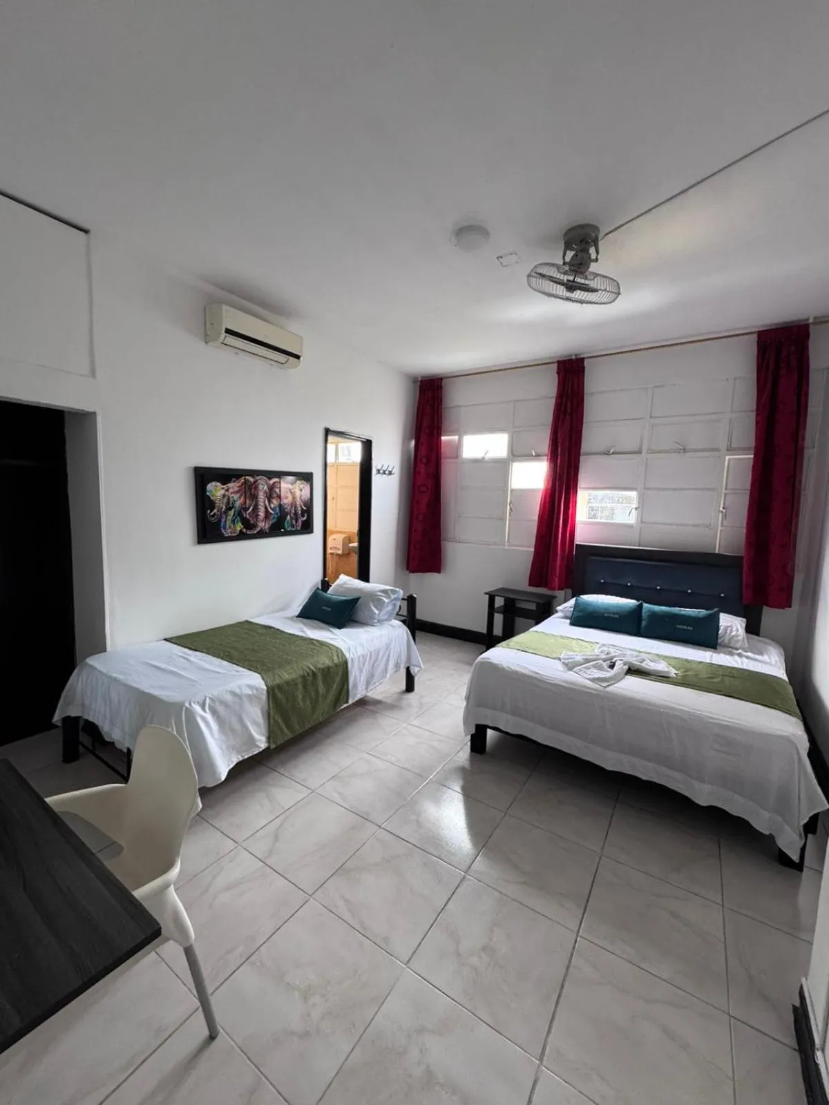 Bed in Hotel Sion Real