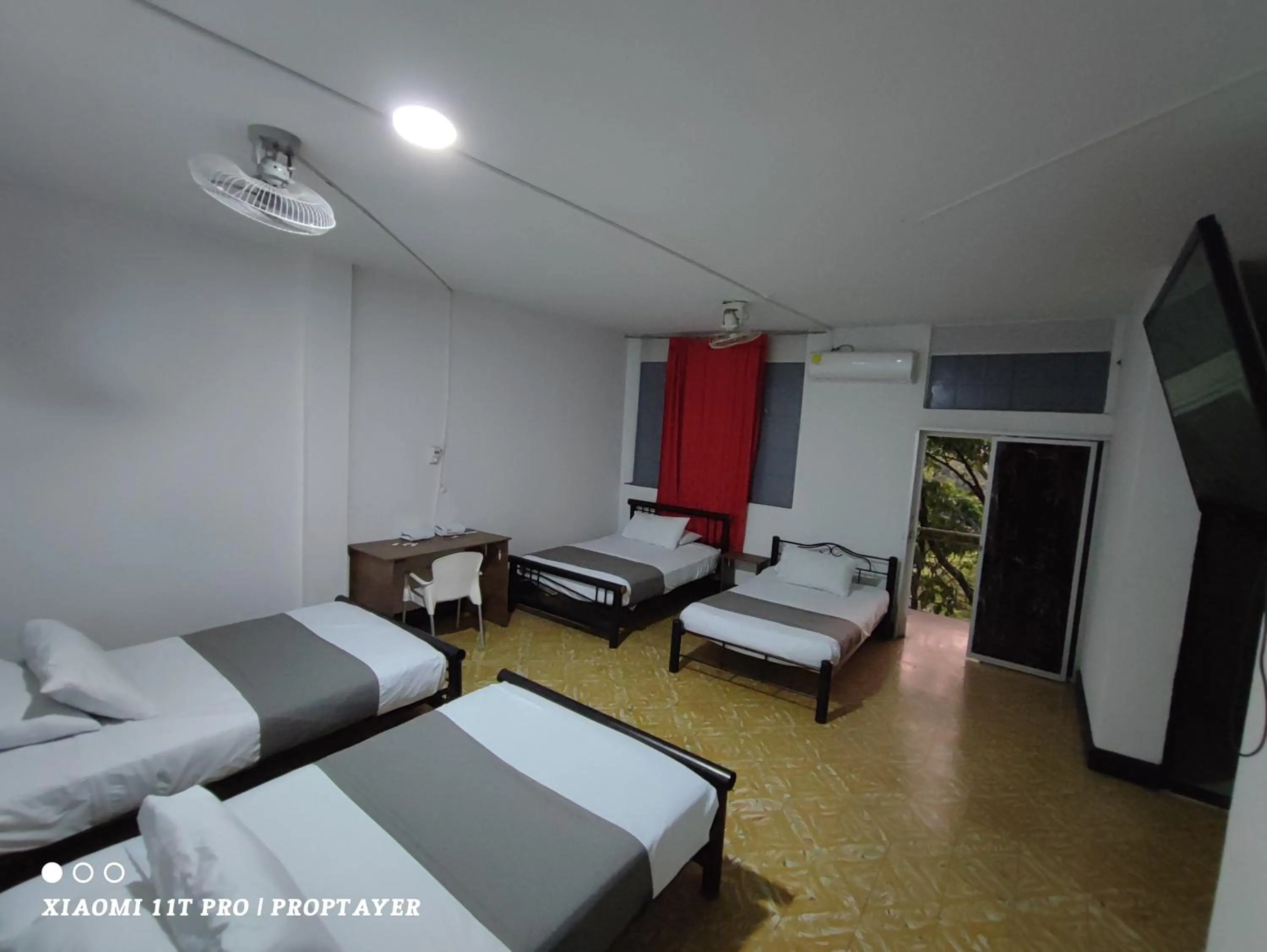 Bed in Hotel Sion Real