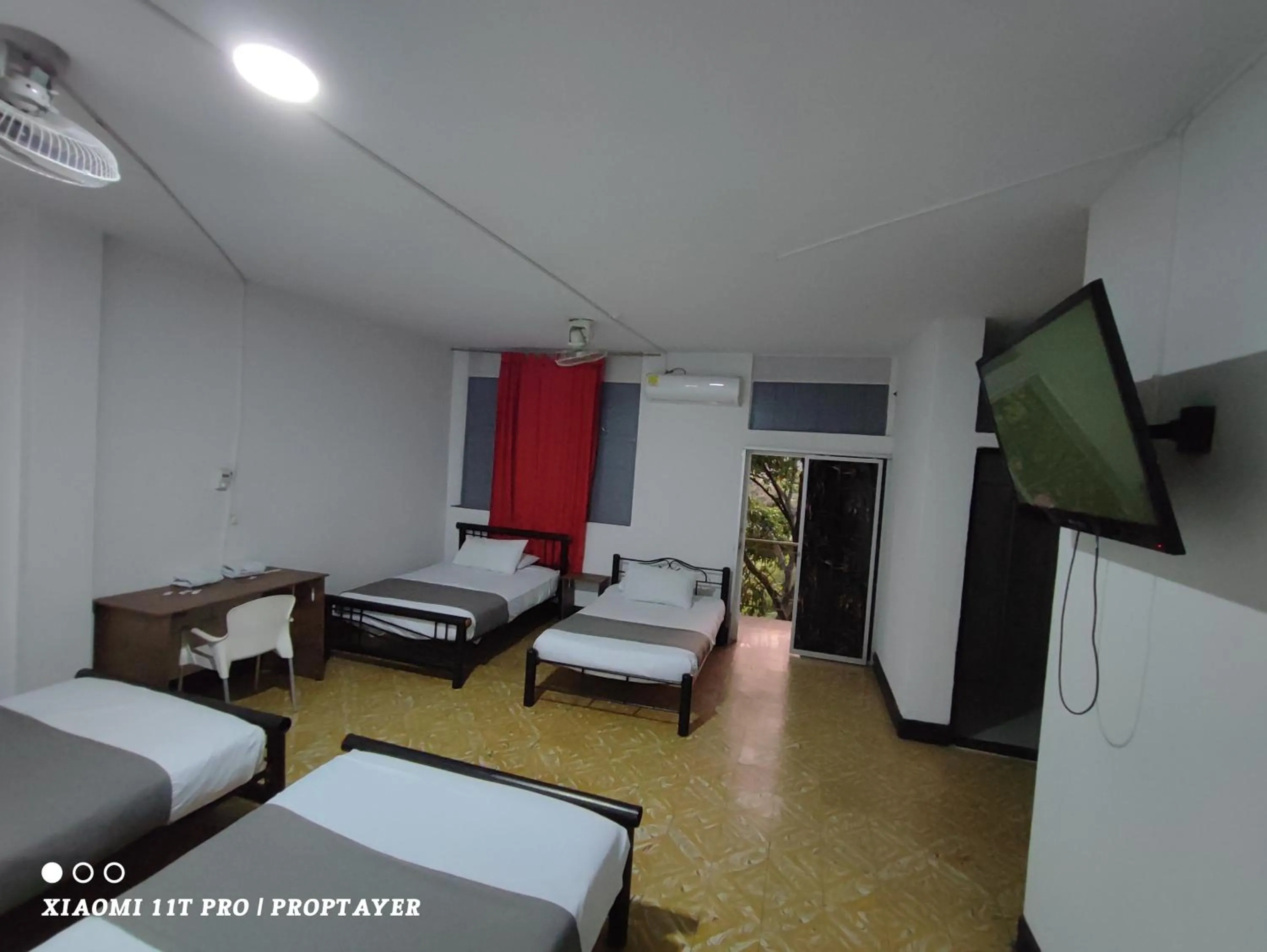 Bed in Hotel Sion Real