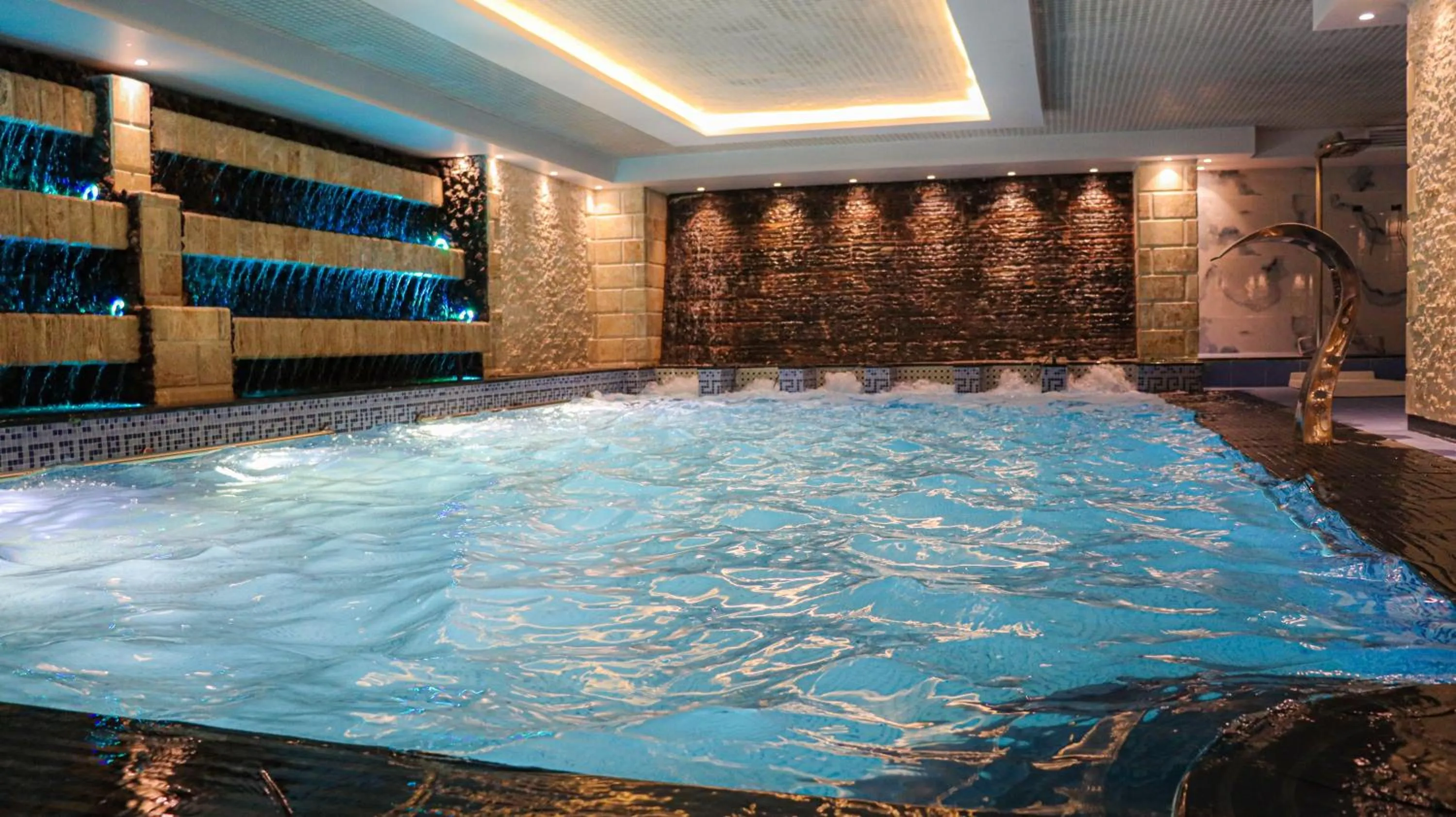 Swimming pool in Rival Hotel Amman