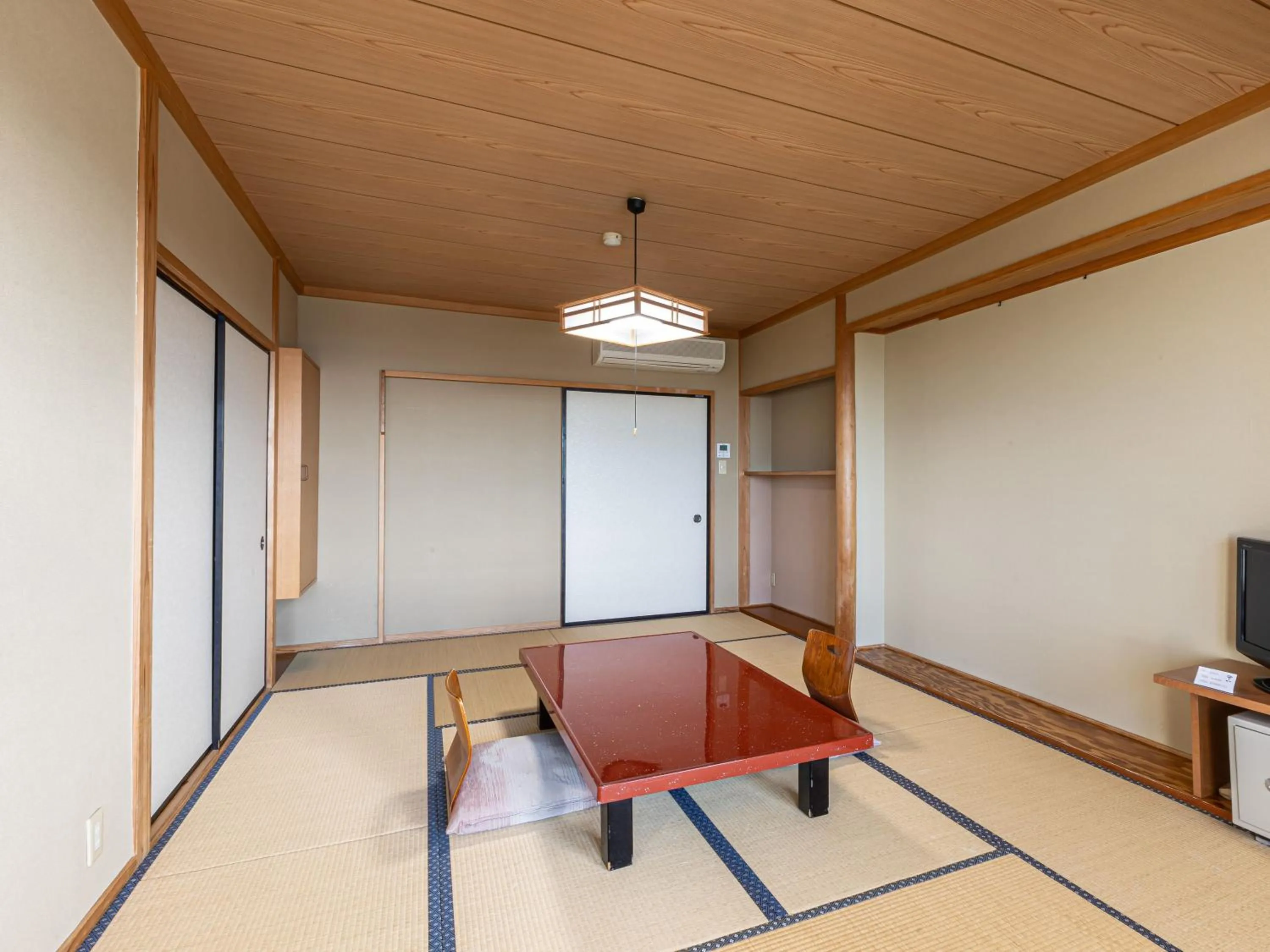 Photo of the whole room in Kamenoi Hotel Tsukubasan