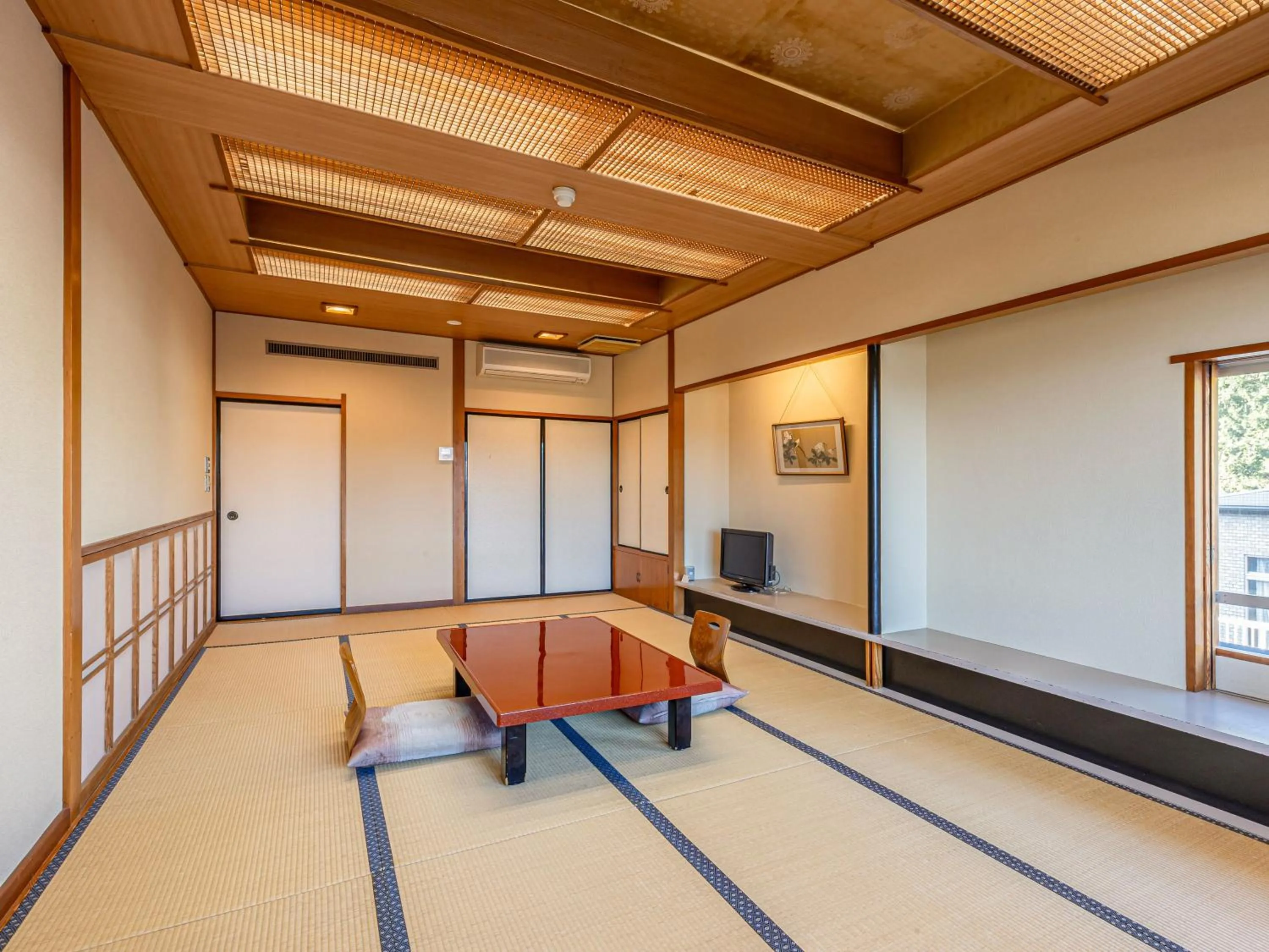 Photo of the whole room in Kamenoi Hotel Tsukubasan