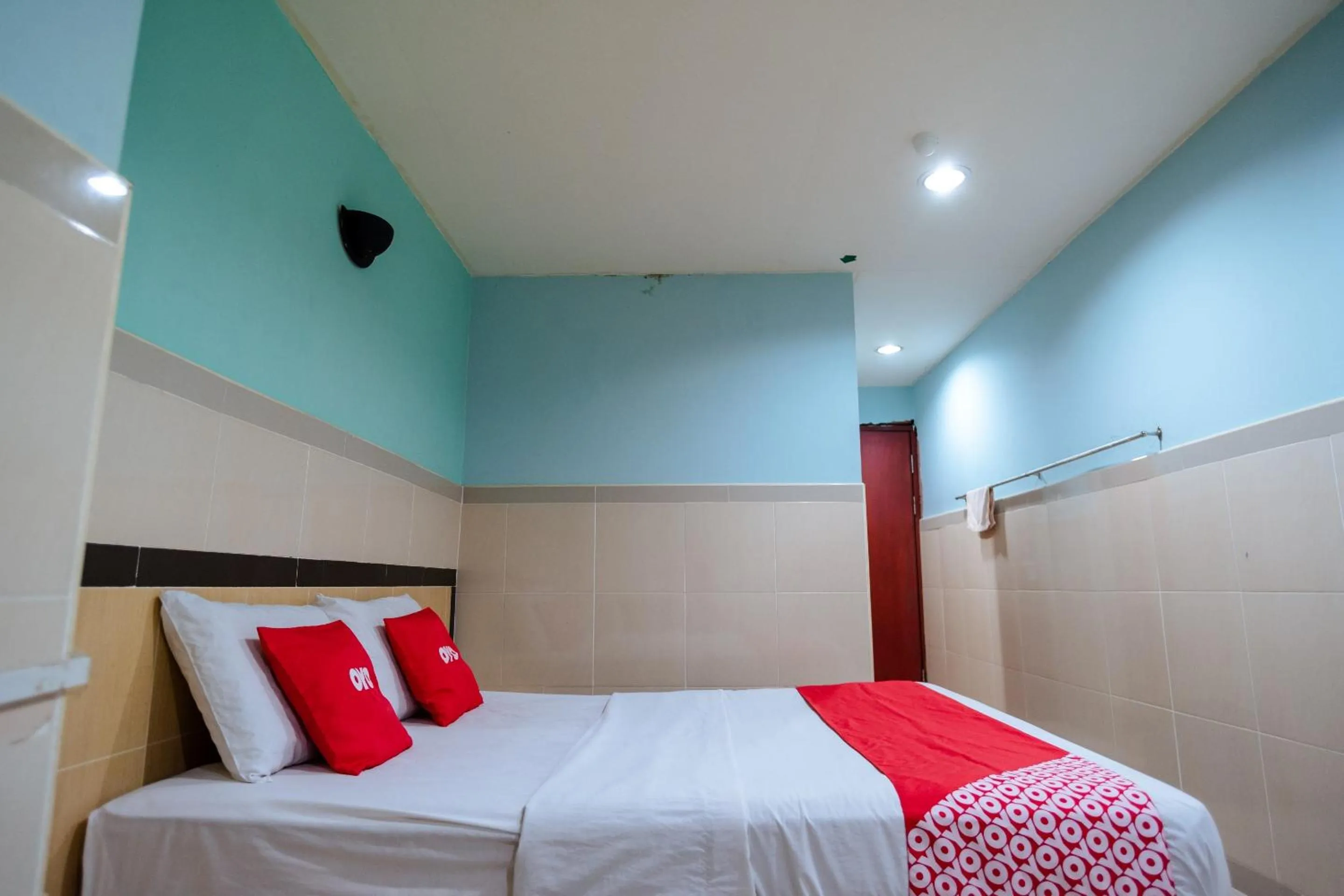 Bedroom, Bed in Hotel O Milion Inn