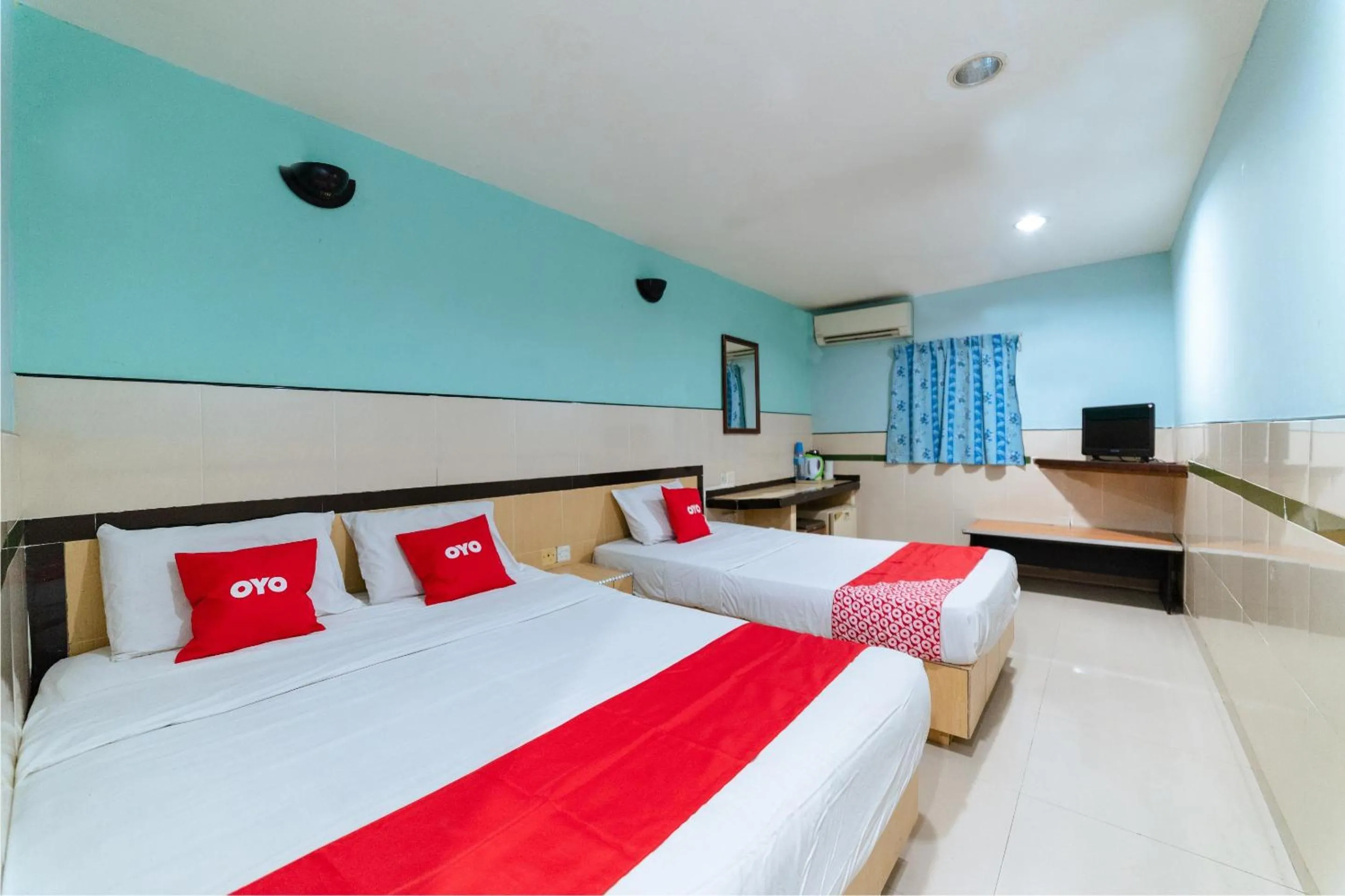 Bedroom, Bed in Hotel O Milion Inn