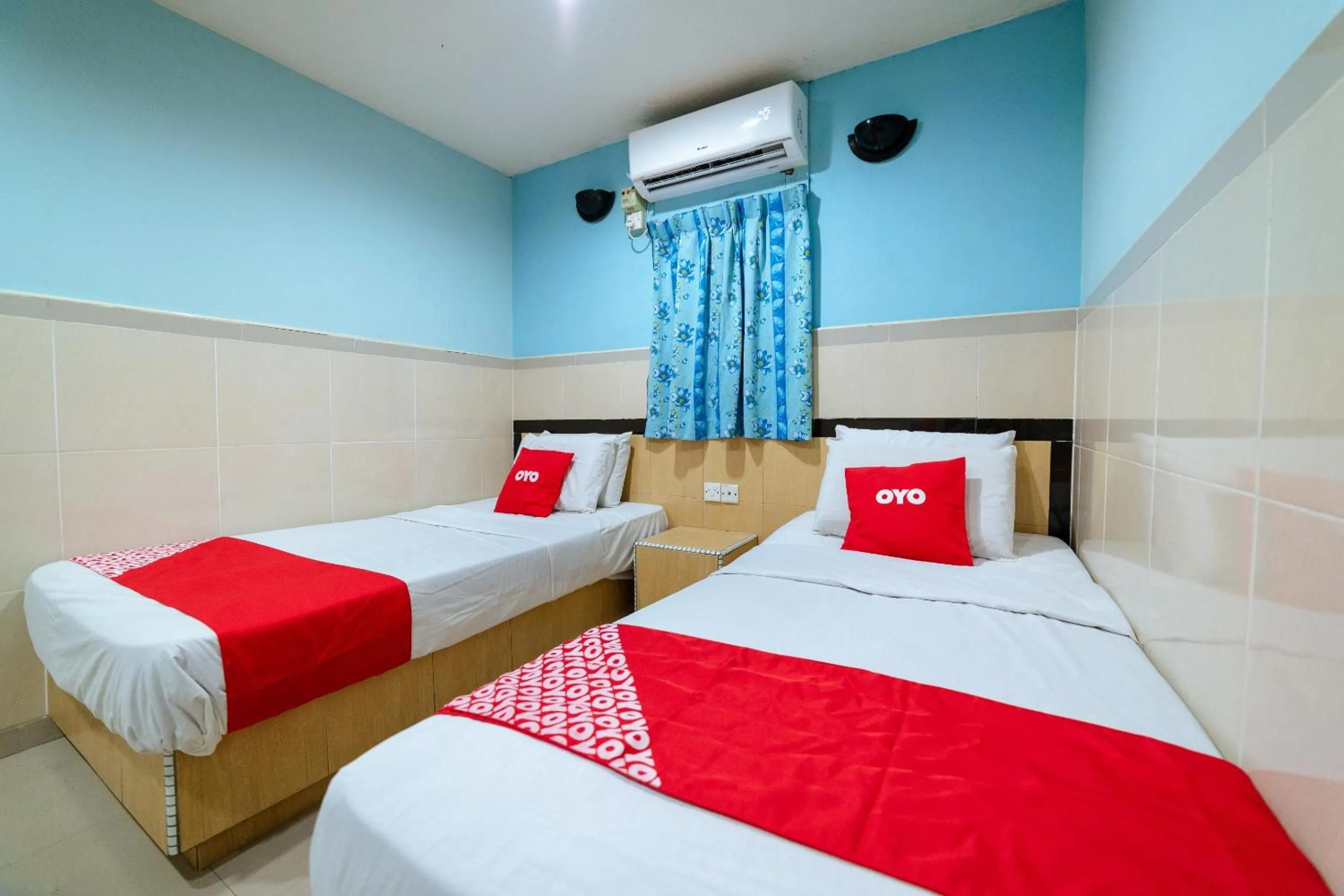 Bedroom, Bed in Hotel O Milion Inn