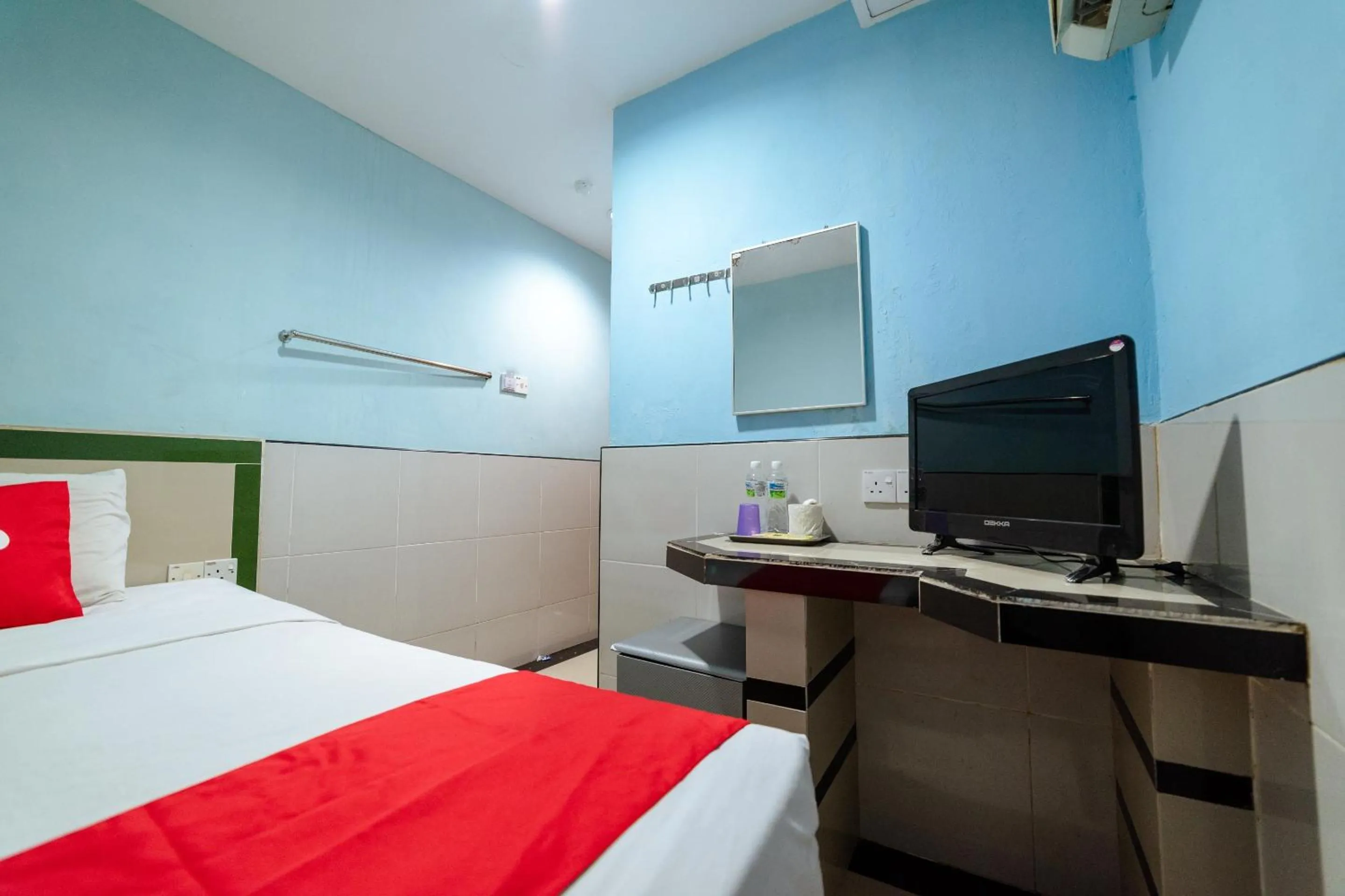 Bedroom, Bed in Hotel O Milion Inn