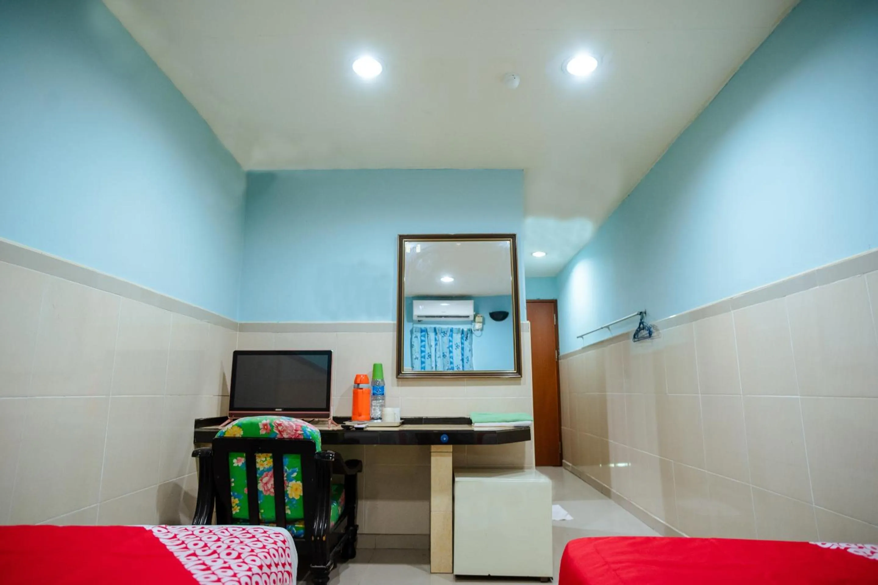 Bedroom, Bed in Hotel O Milion Inn