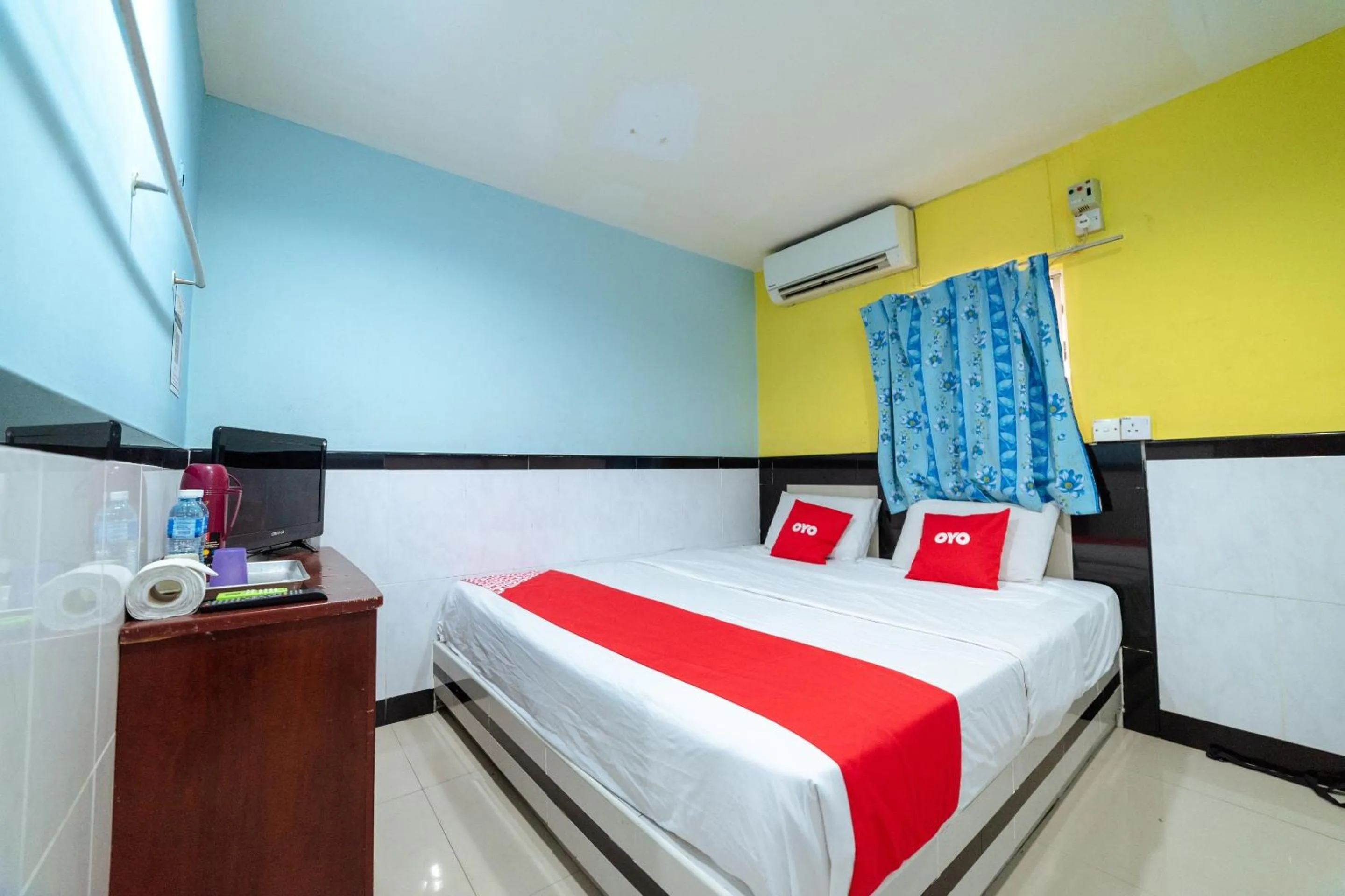 Bedroom, Bed in Hotel O Milion Inn