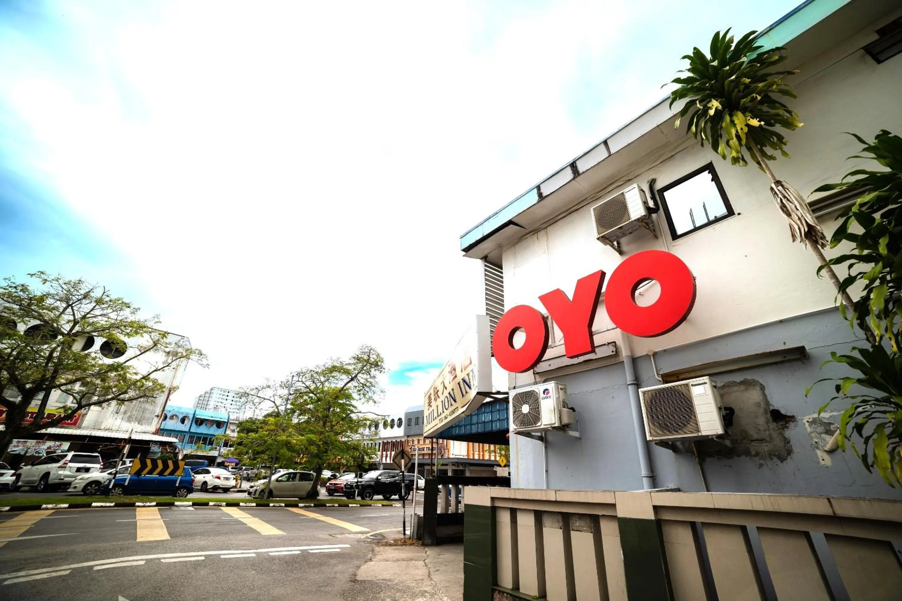 Facade/entrance in Hotel O Milion Inn