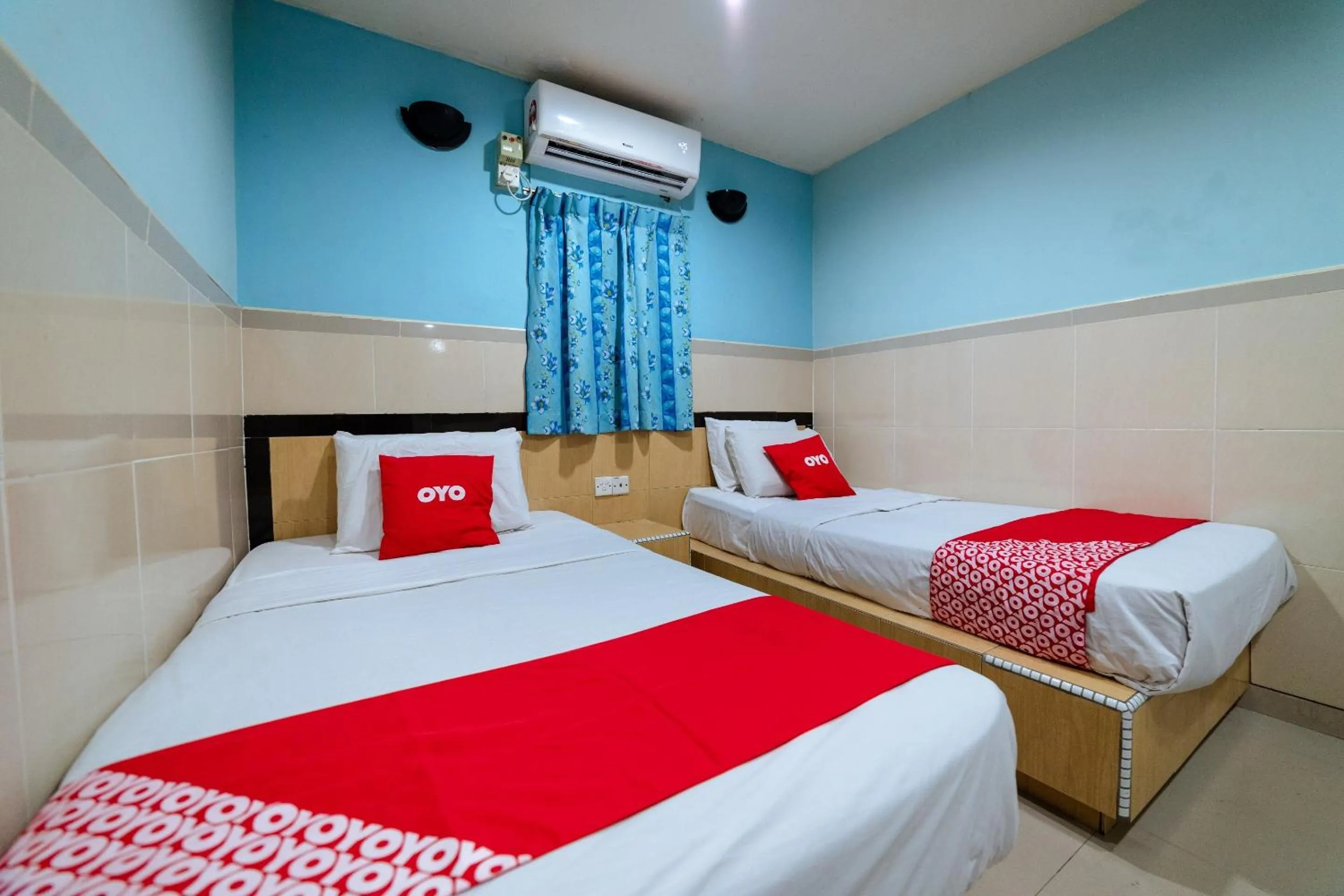 Bedroom, Bed in Hotel O Milion Inn