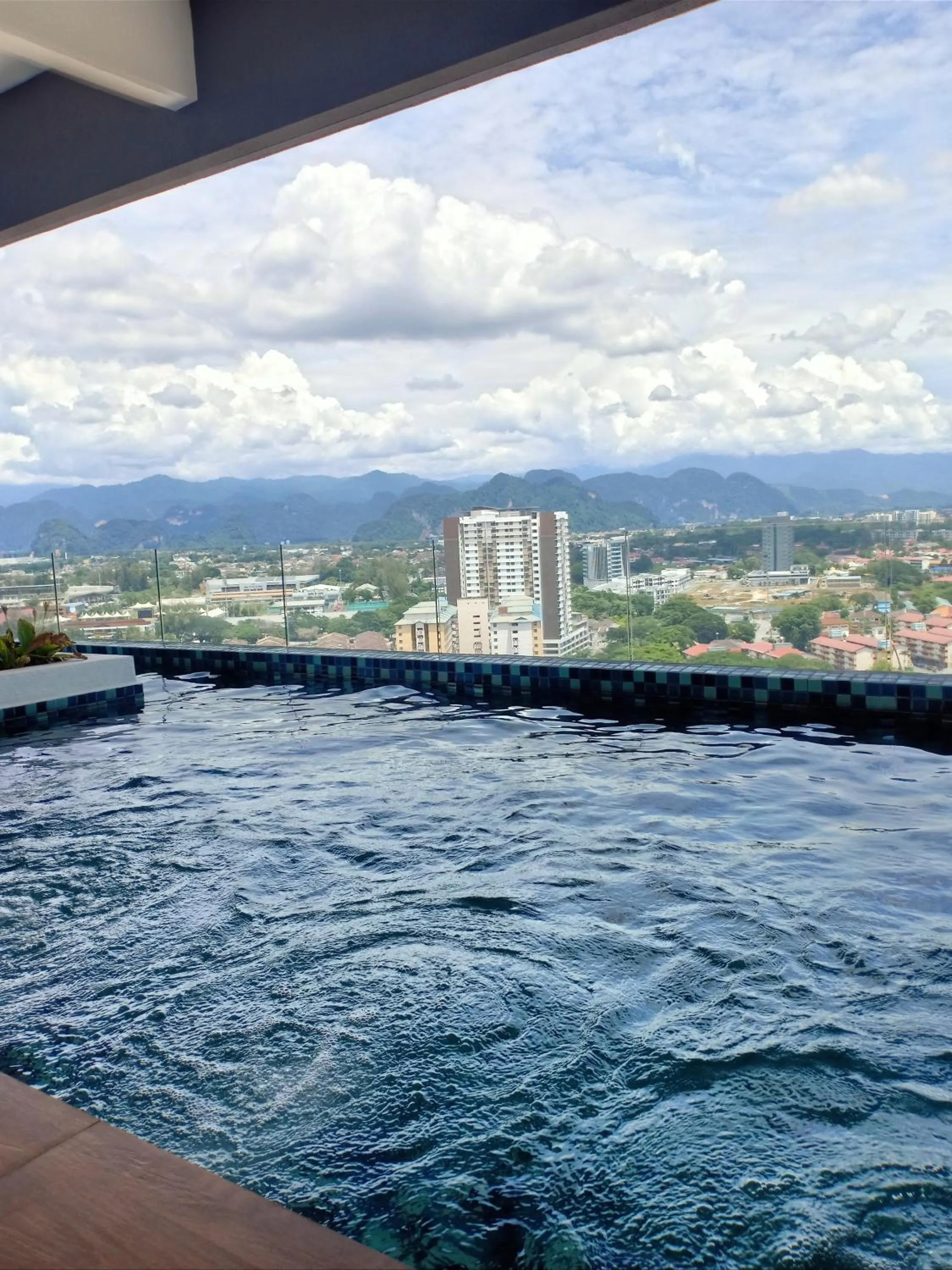 Swimming pool in The Horizon by MyKey