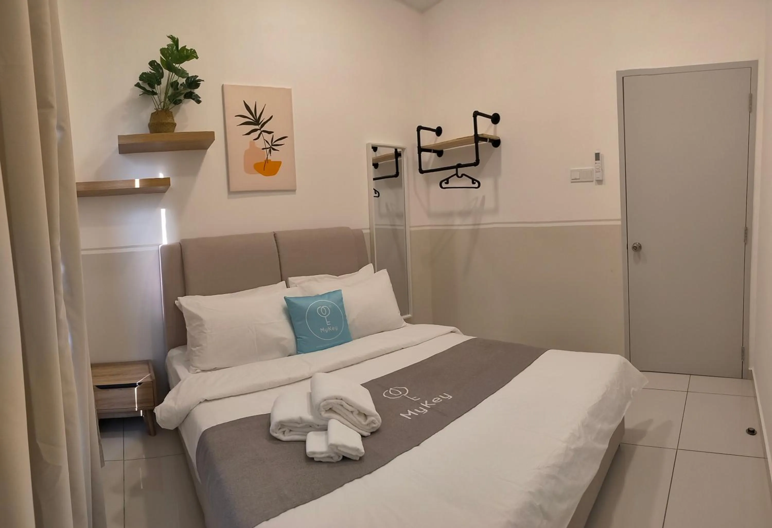 Bedroom, Bed in The Horizon by MyKey