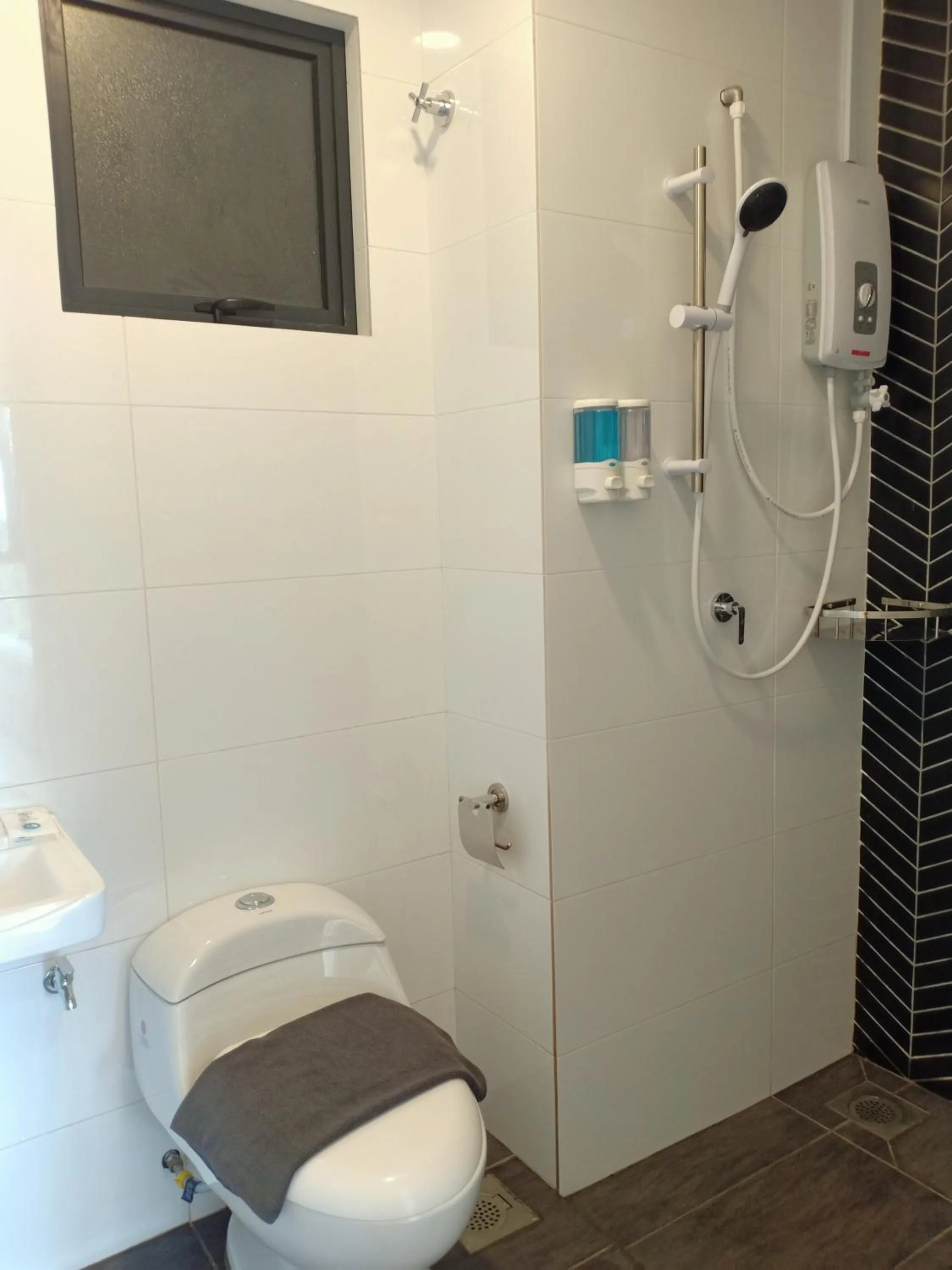 Bathroom in The Horizon by MyKey