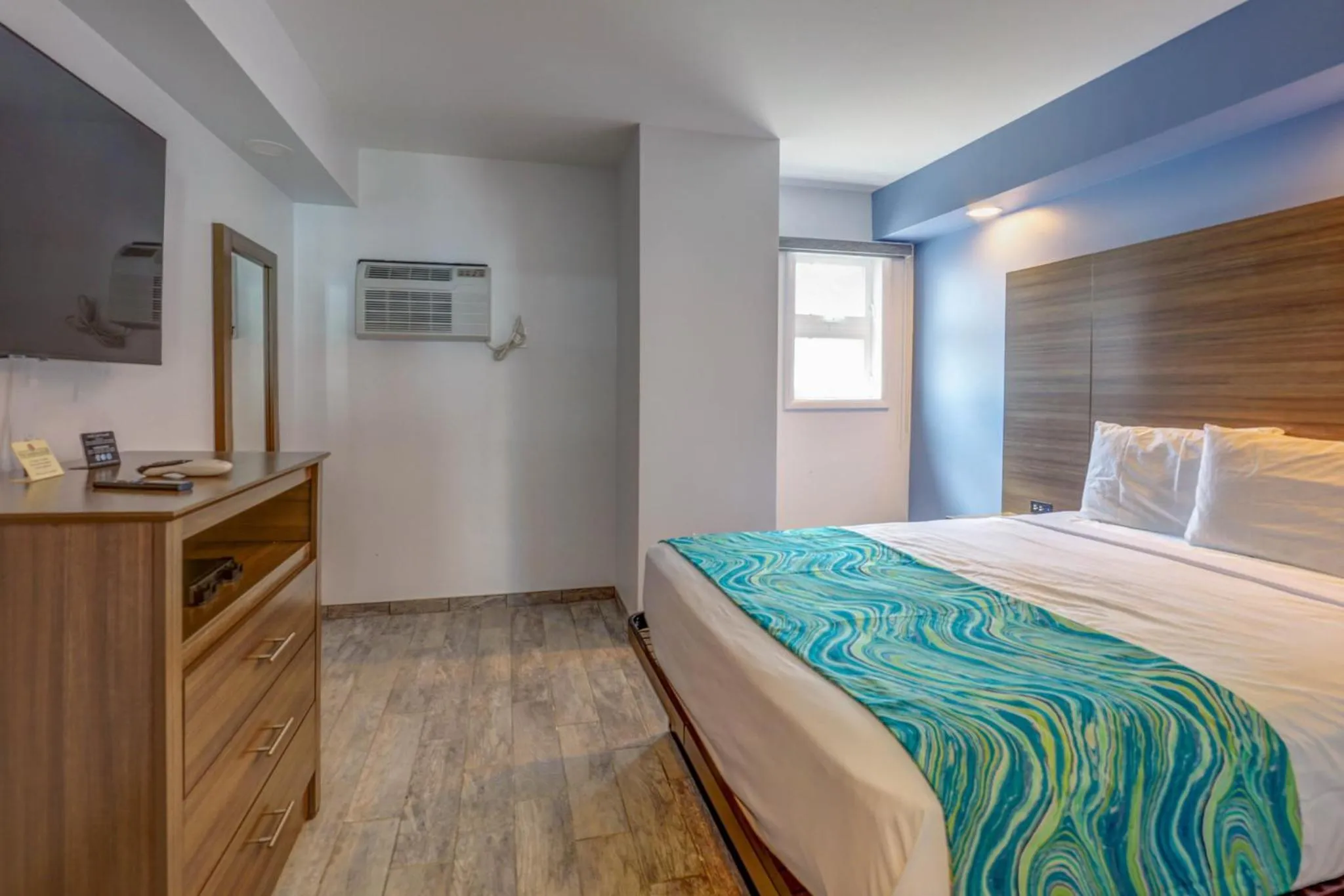 Bedroom in Le Voyageur - a Red Collection Hotel