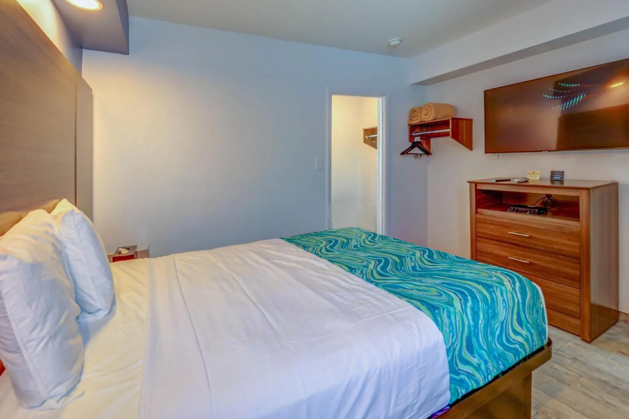 Bedroom in Le Voyageur - a Red Collection Hotel