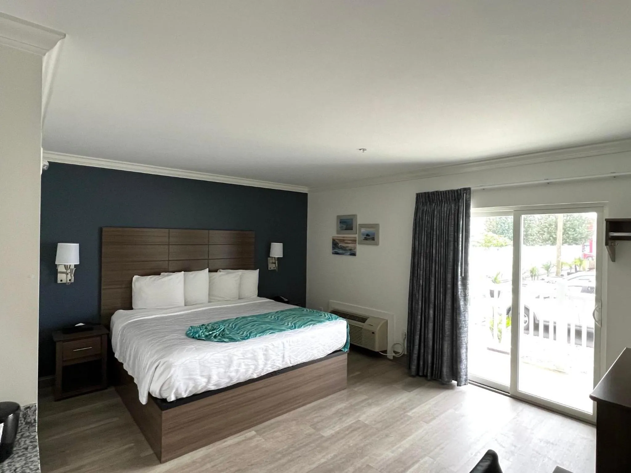 Photo of the whole room in Le Voyageur - a Red Collection Hotel