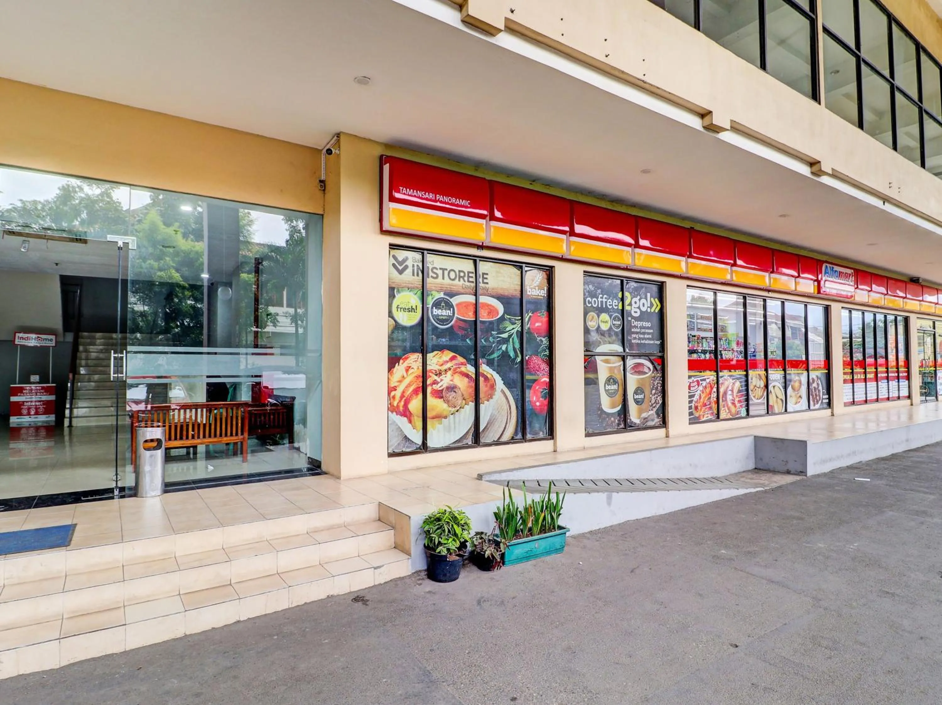 Facade/entrance in OYO Life 92735 Apartemen Tamansari Panoramic By Santuy