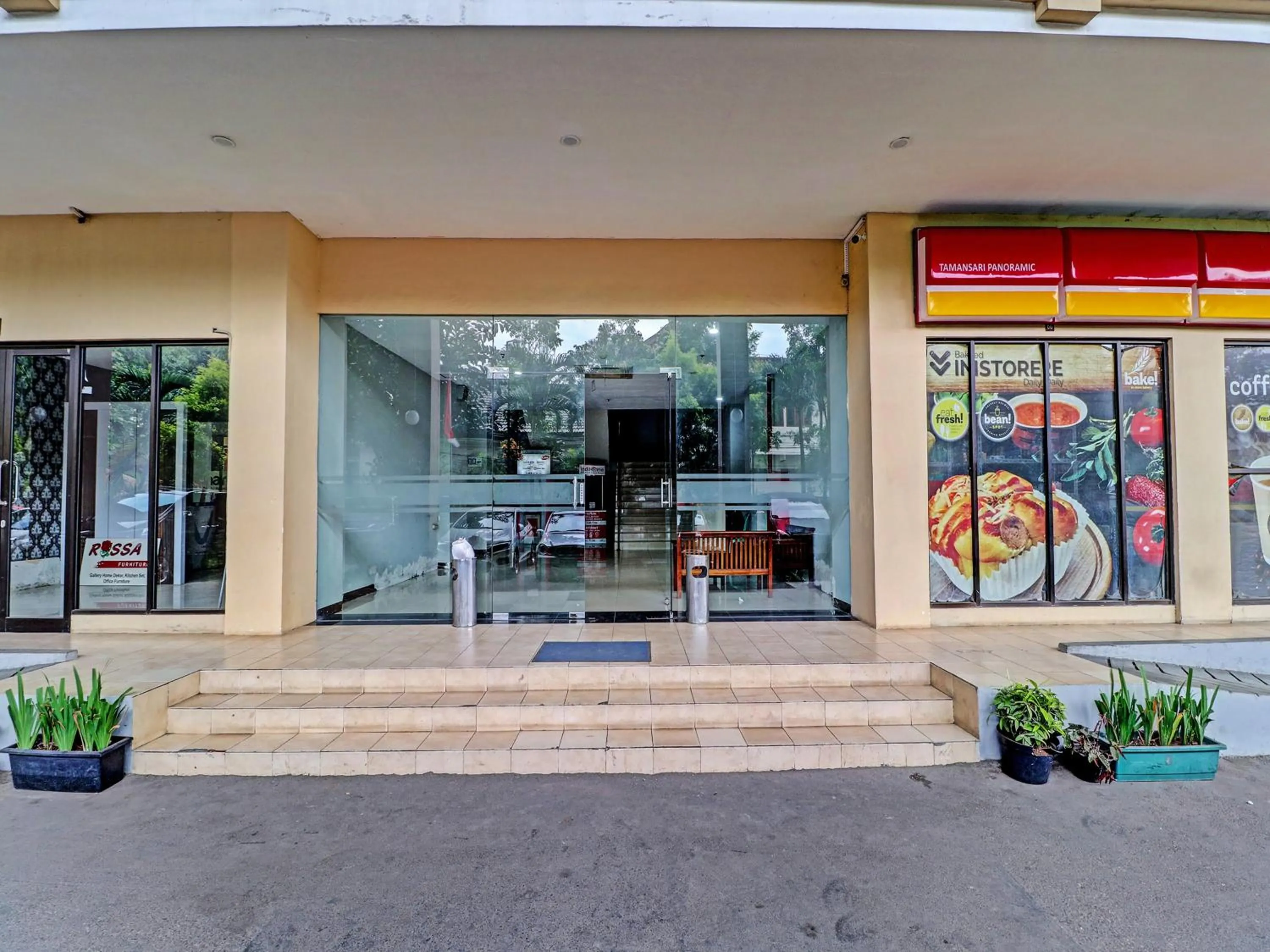 Facade/entrance in OYO Life 92735 Apartemen Tamansari Panoramic By Santuy