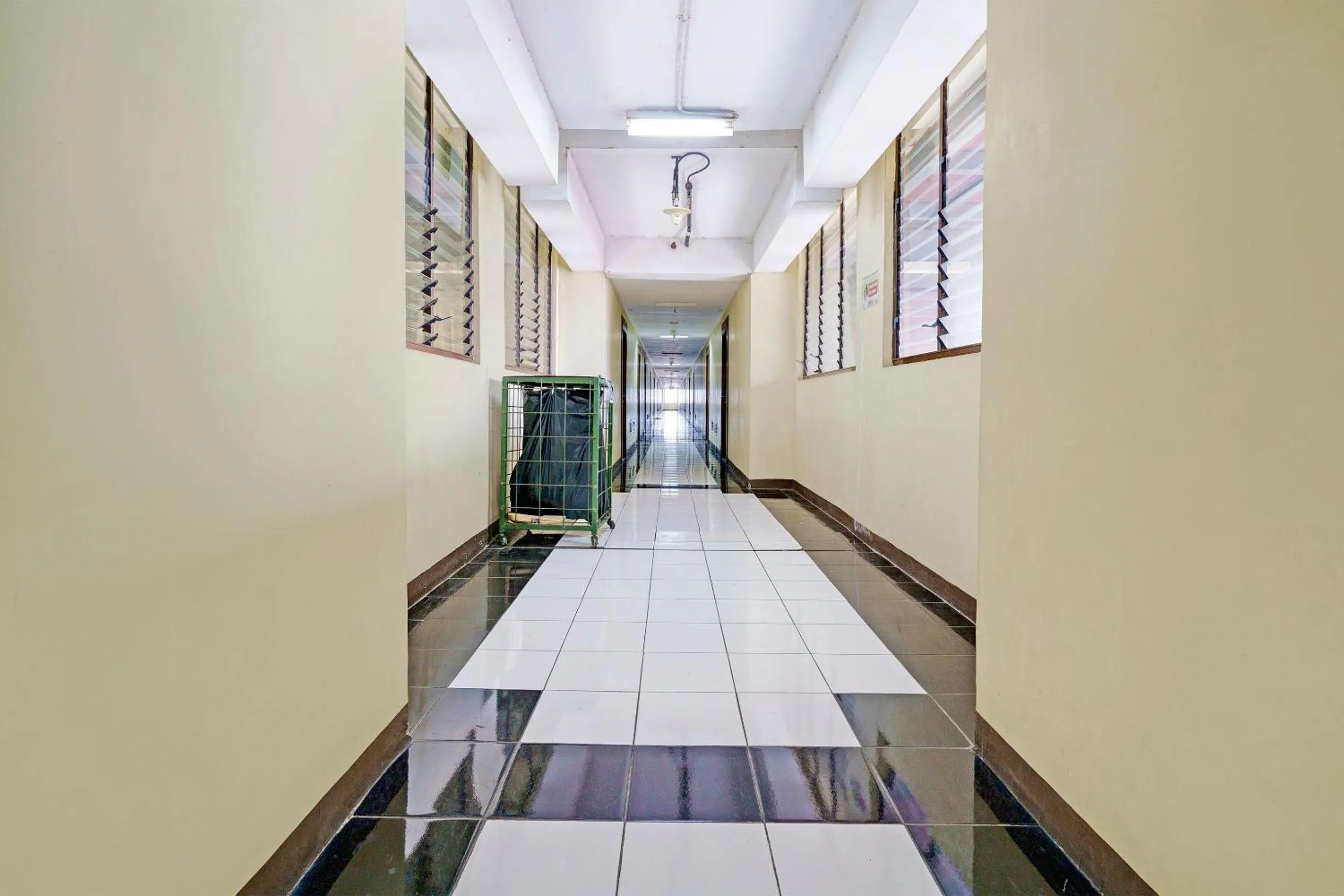 Lobby or reception in OYO Life 92949 Apartemen Gateway Cicadas By Qq Rent